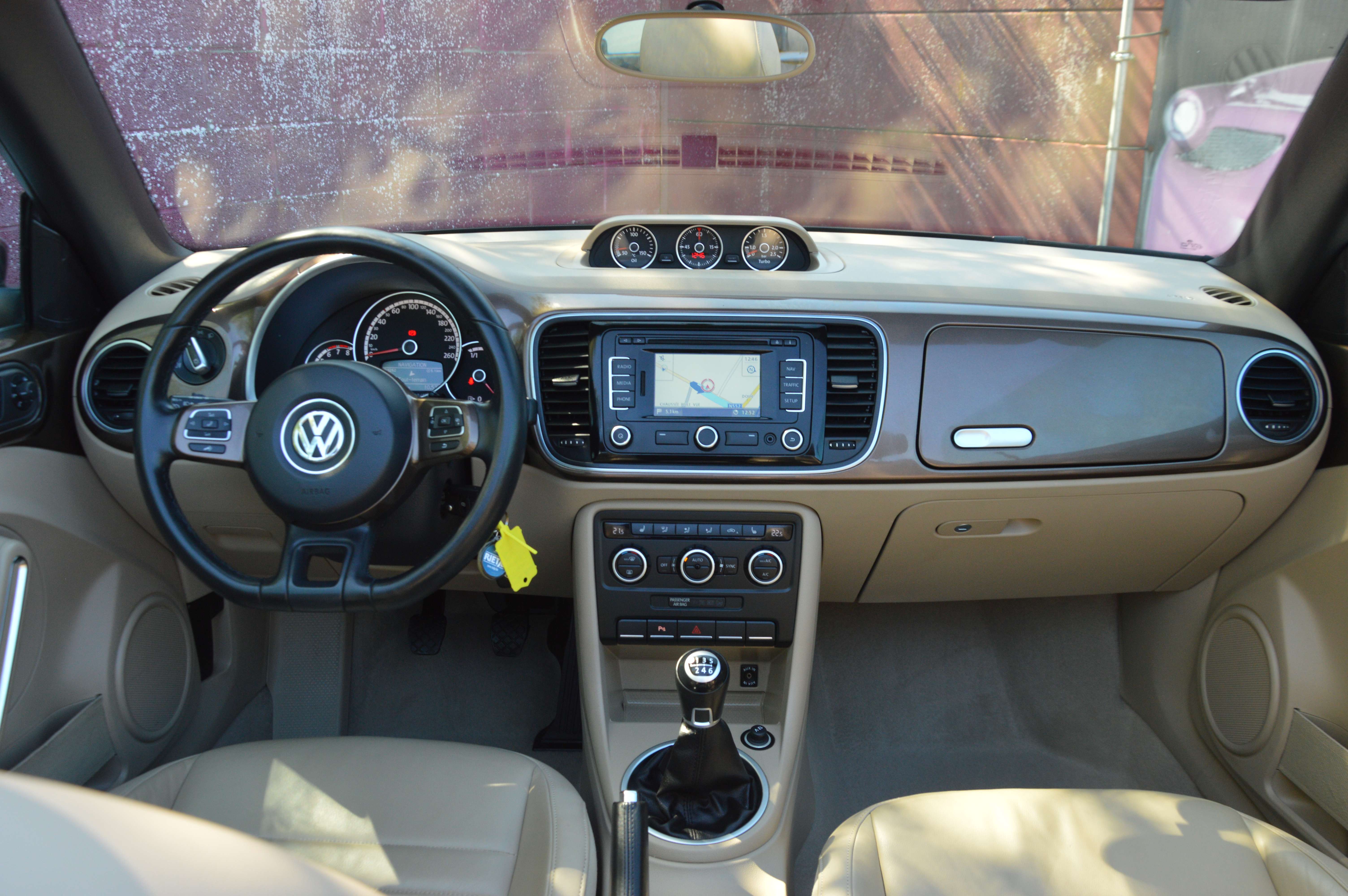 Volkswagen Beetle Cabriolet 1.2TSI Design 70S NAV SENS AV/AR CLIM 20.196KM