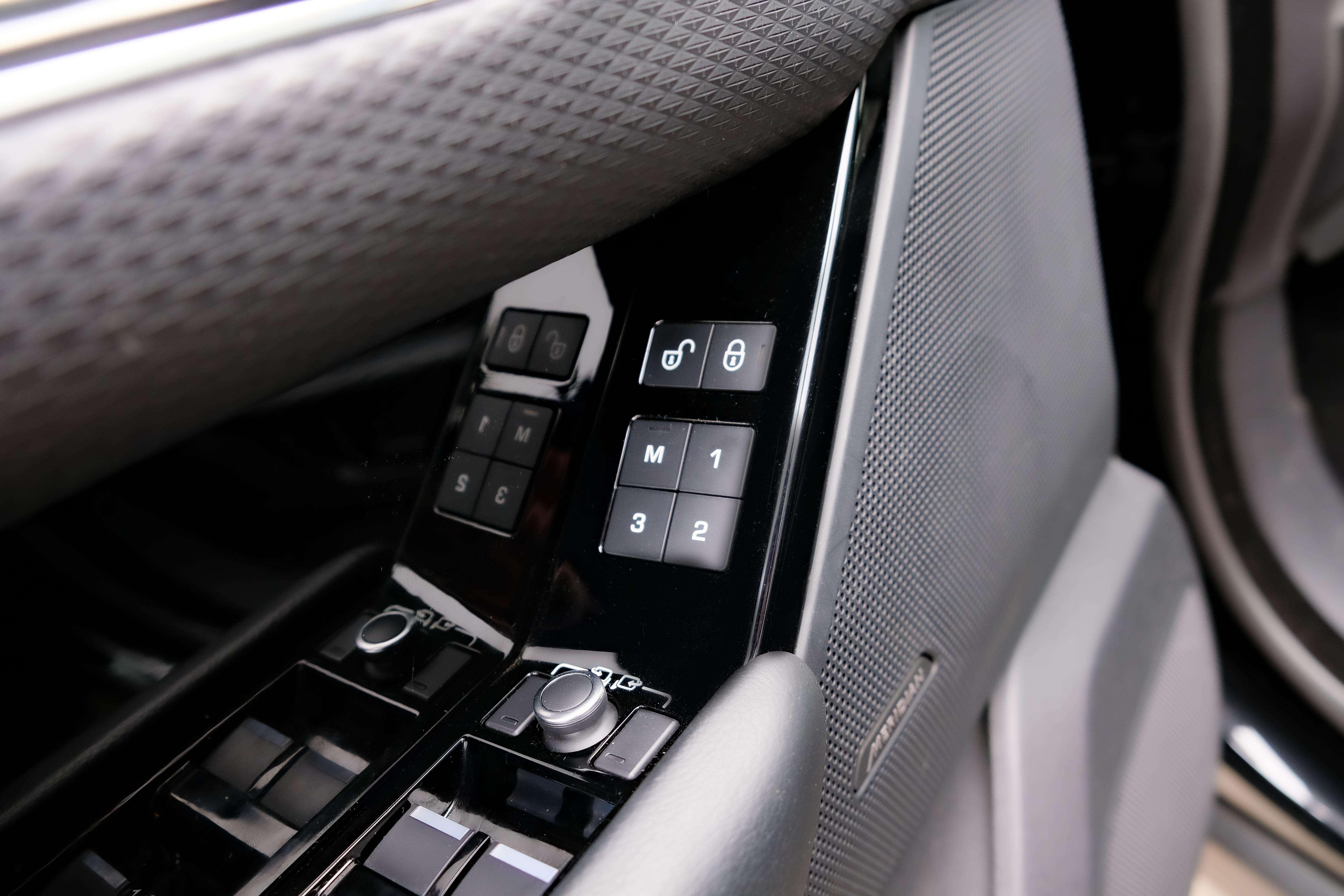 Land Rover Range Rover Velar R-Dynamic S 241pk OpenDak Meridian Historiek