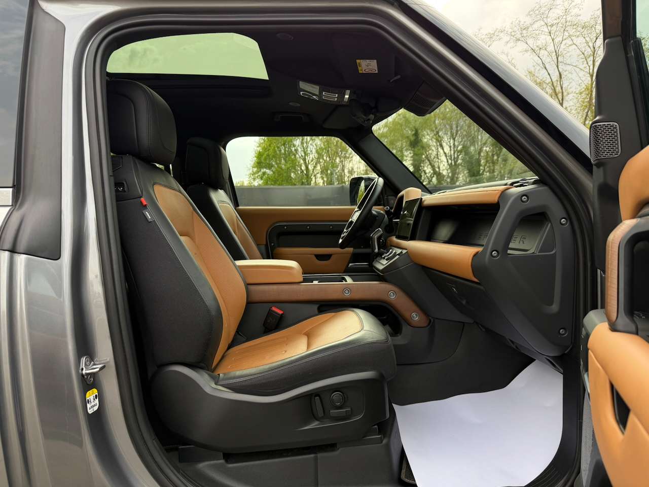 Land Rover Defender P300 KAHN PANO MERIDIAN 360°CAM VERWAMD EN GEVENTILEERD LEDER