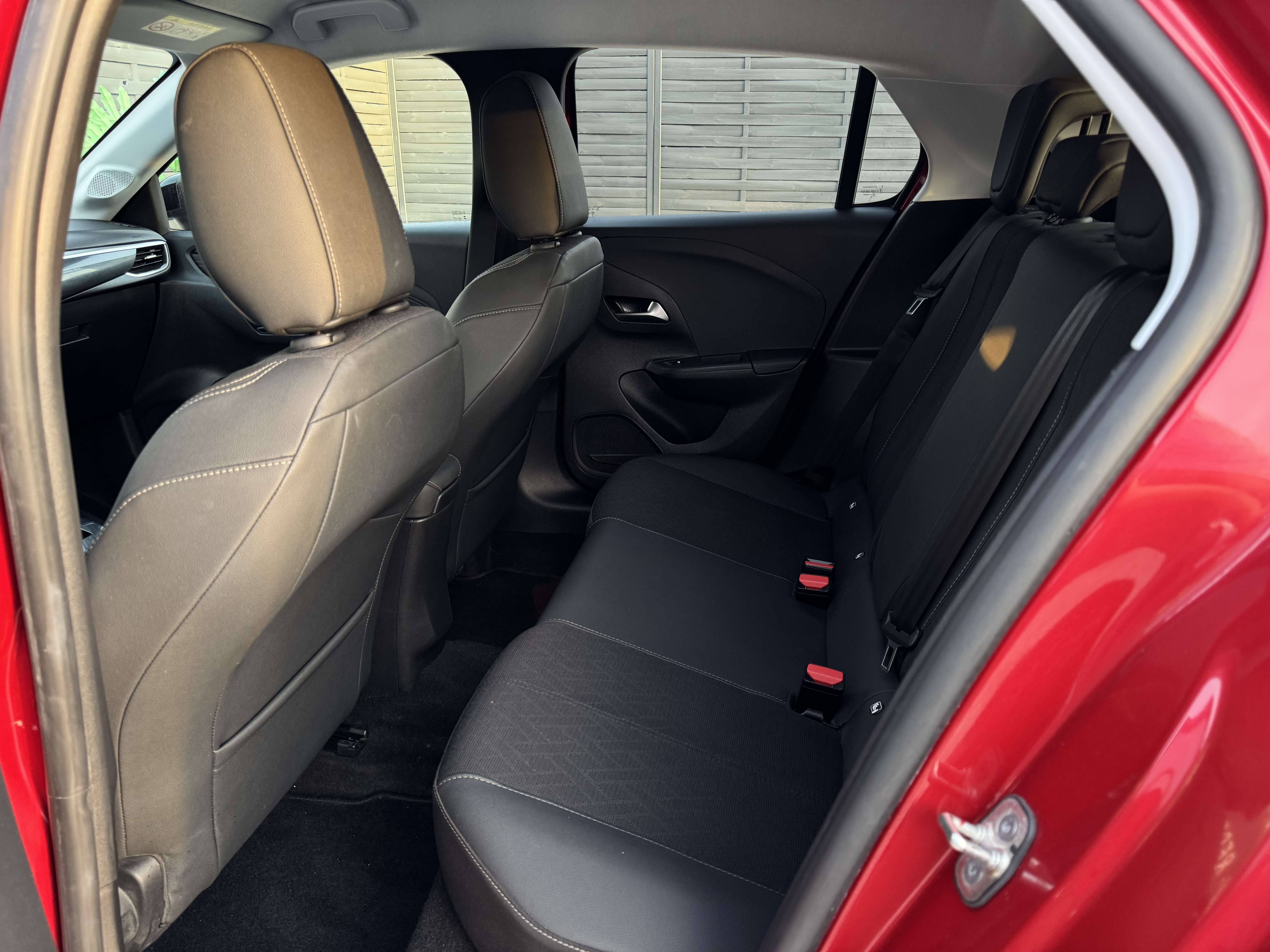 Opel Corsa 1.2 Turbo */*BOITE AUTO+CAR PLAY+1er Proprio */*