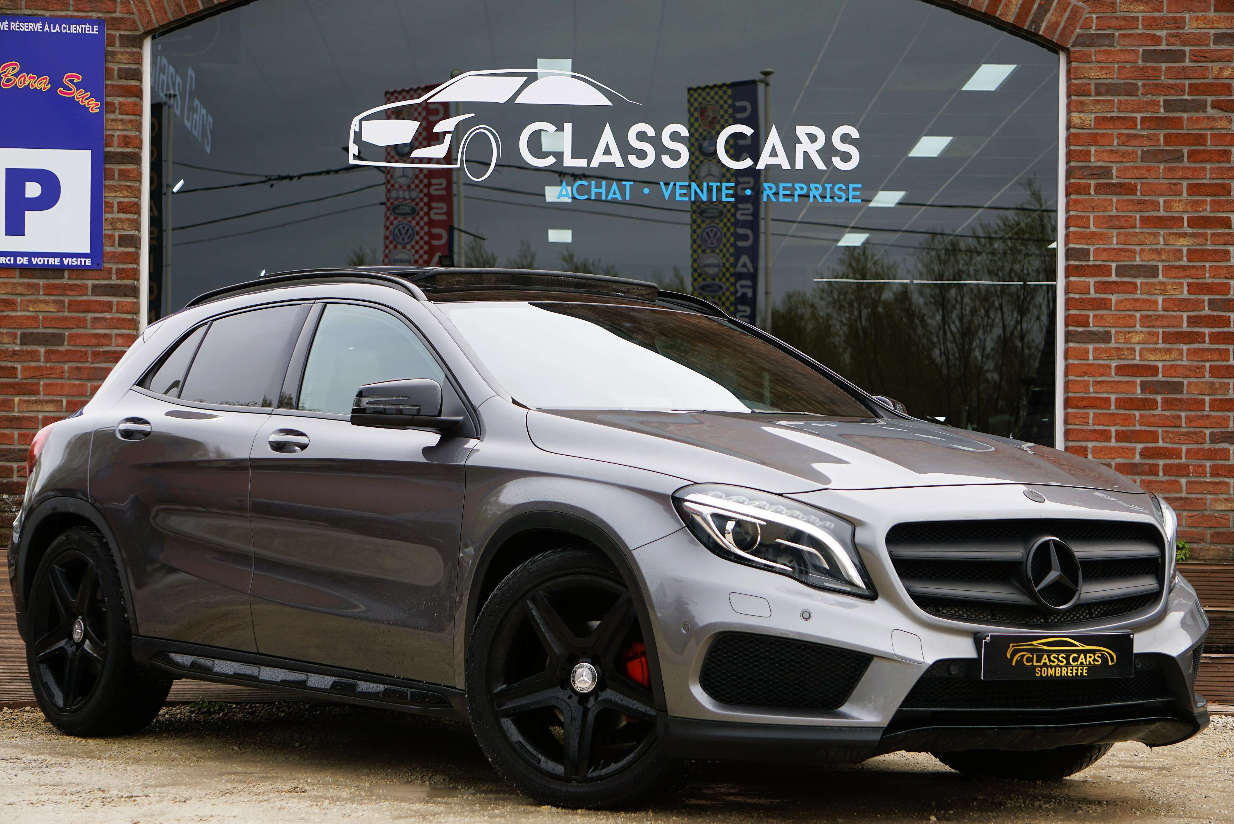 Mercedes-Benz GLA 180 ESSENCE PACK AMG 6B BOITE-AUTO 1er MAIN TOIT-PANO