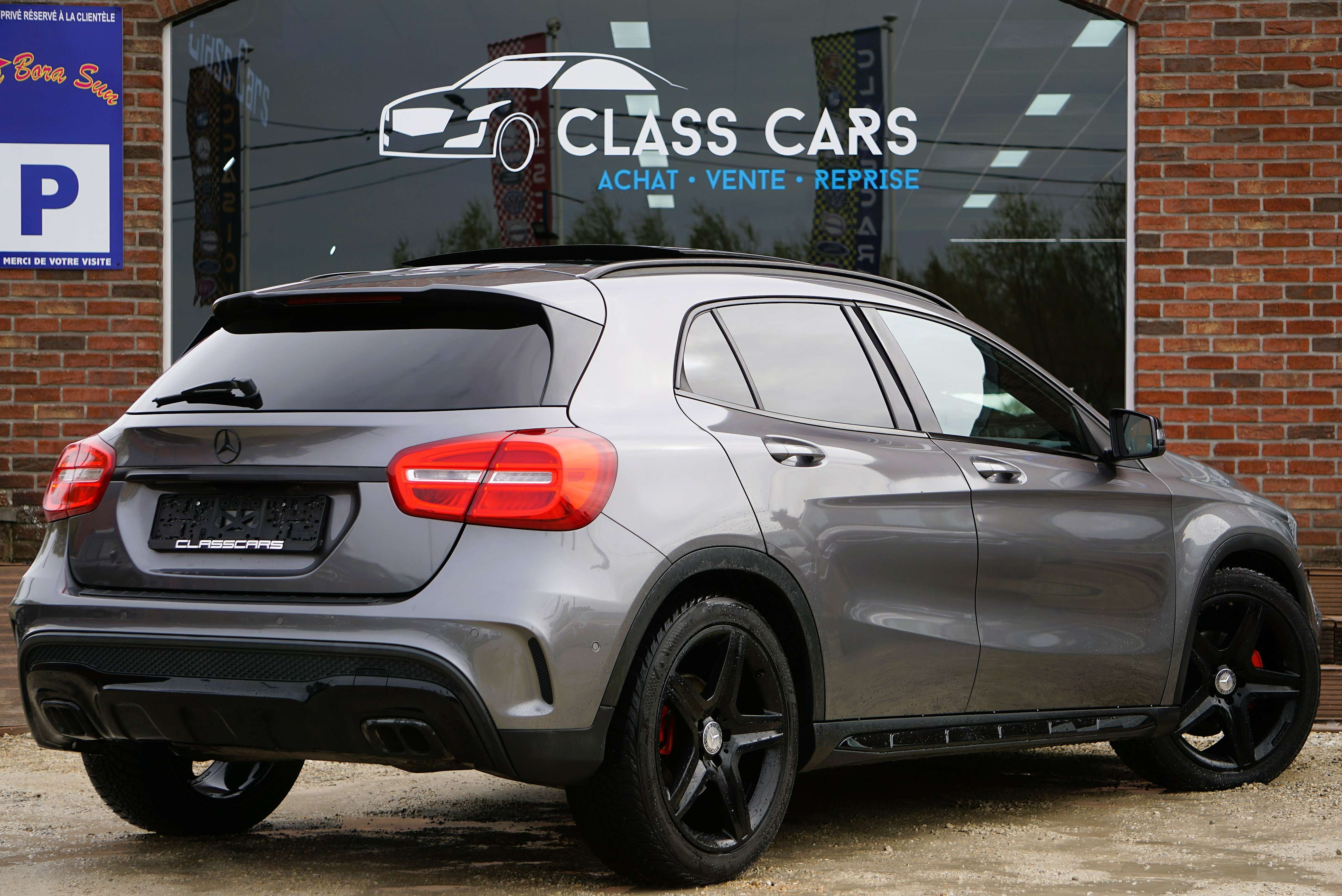 Mercedes-Benz GLA 180 ESSENCE PACK AMG 6B BOITE-AUTO 1er MAIN TOIT-PANO
