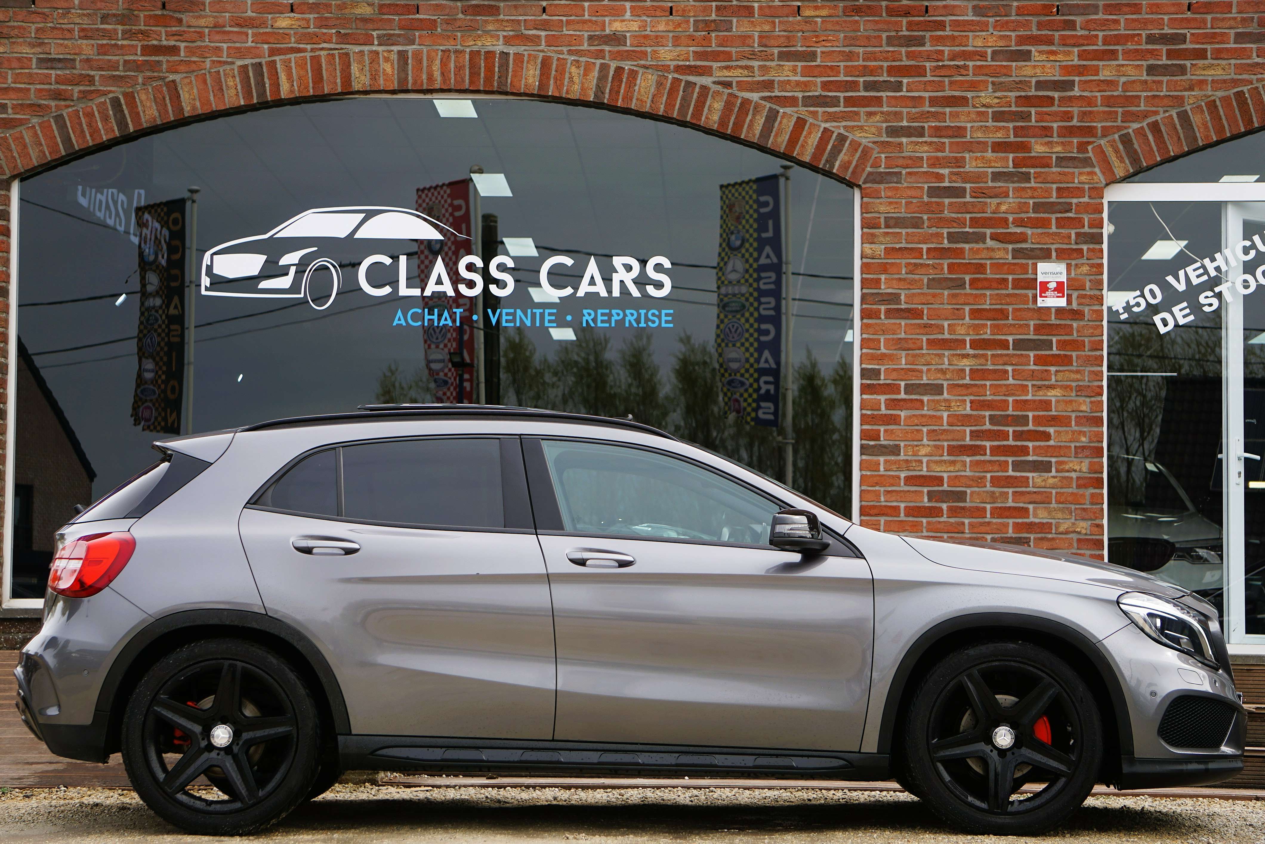 Mercedes-Benz GLA 180 ESSENCE PACK AMG 6B BOITE-AUTO 1er MAIN TOIT-PANO
