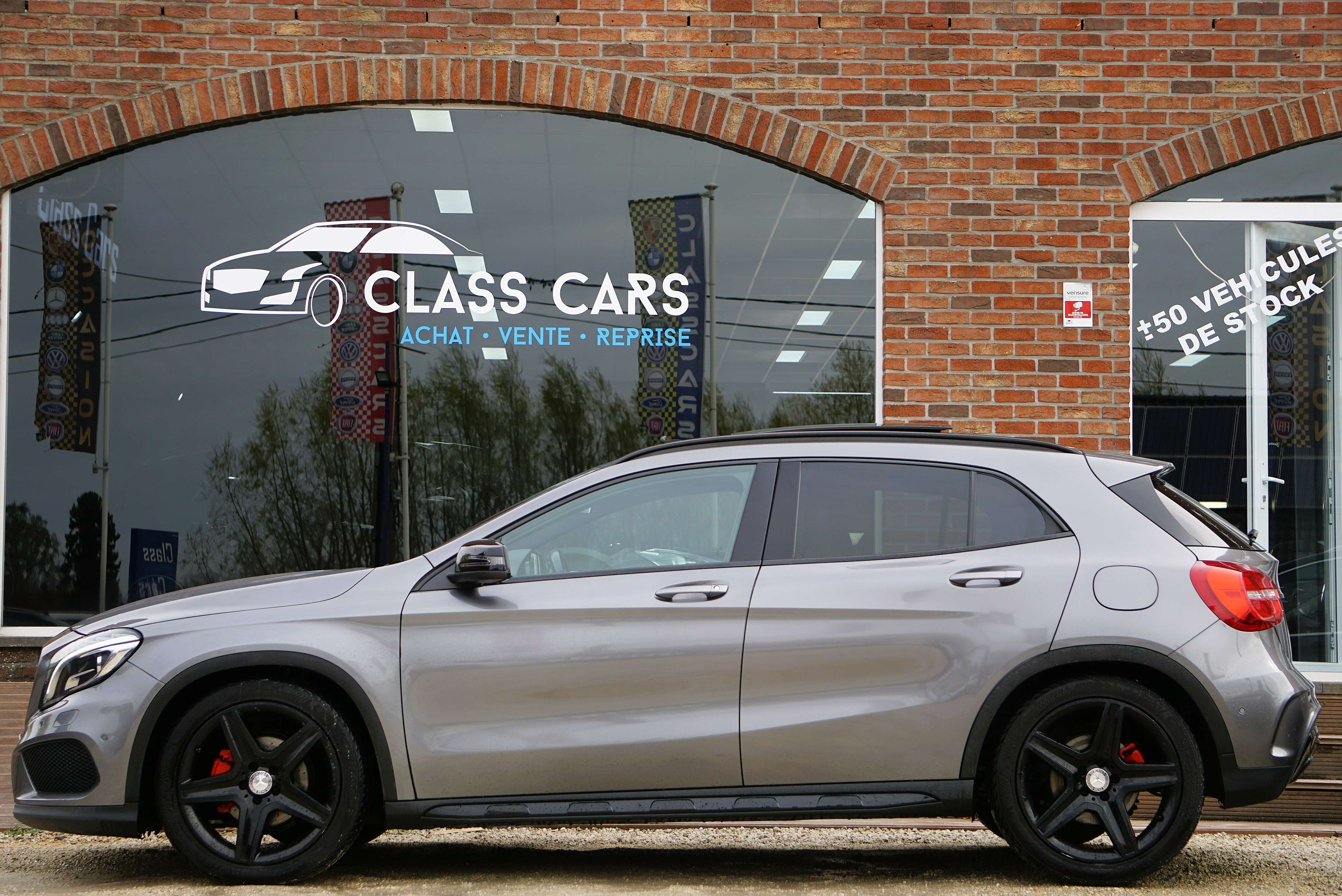 Mercedes-Benz GLA 180 ESSENCE PACK AMG 6B BOITE-AUTO 1er MAIN TOIT-PANO