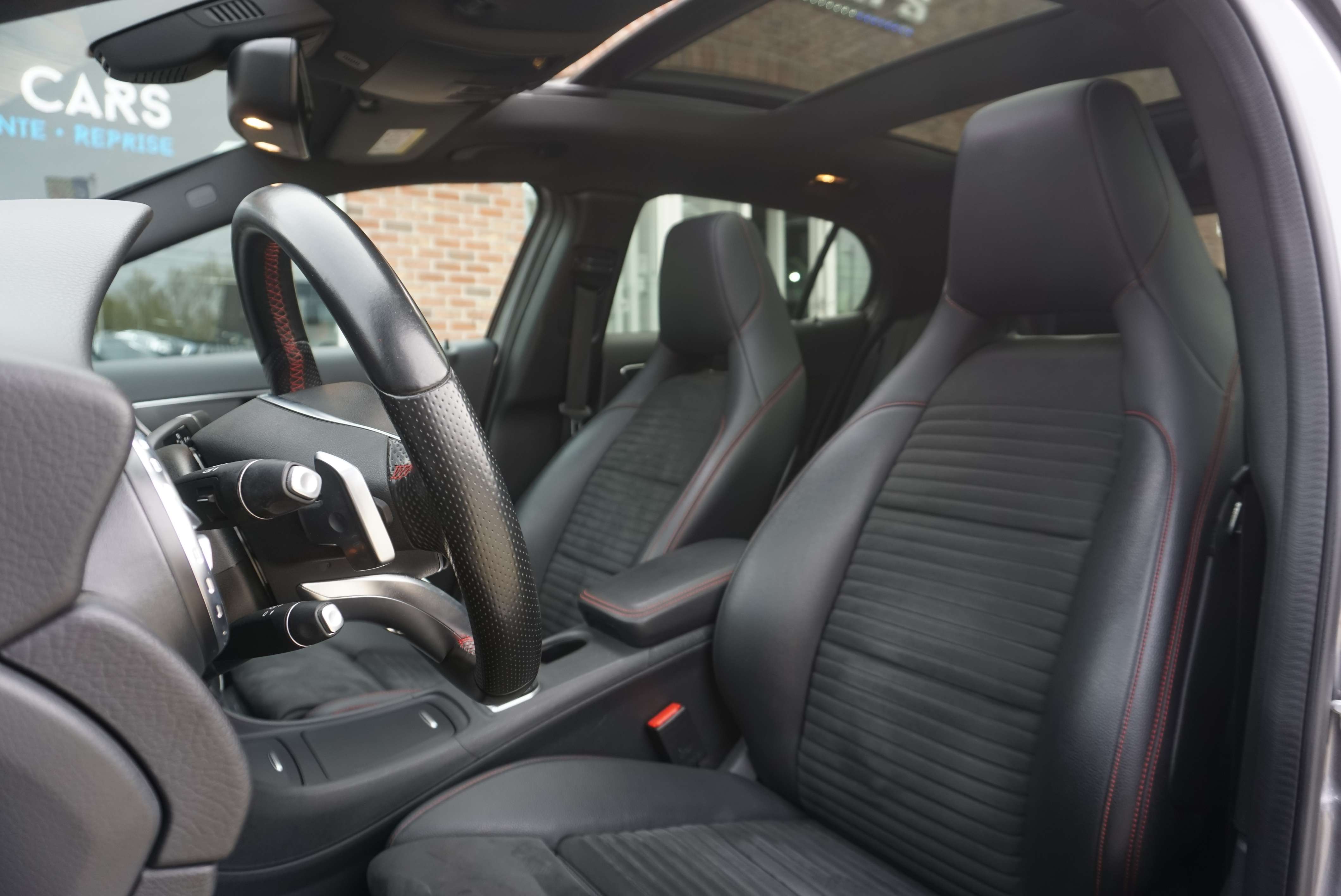 Mercedes-Benz GLA 180 ESSENCE PACK AMG 6B BOITE-AUTO 1er MAIN TOIT-PANO