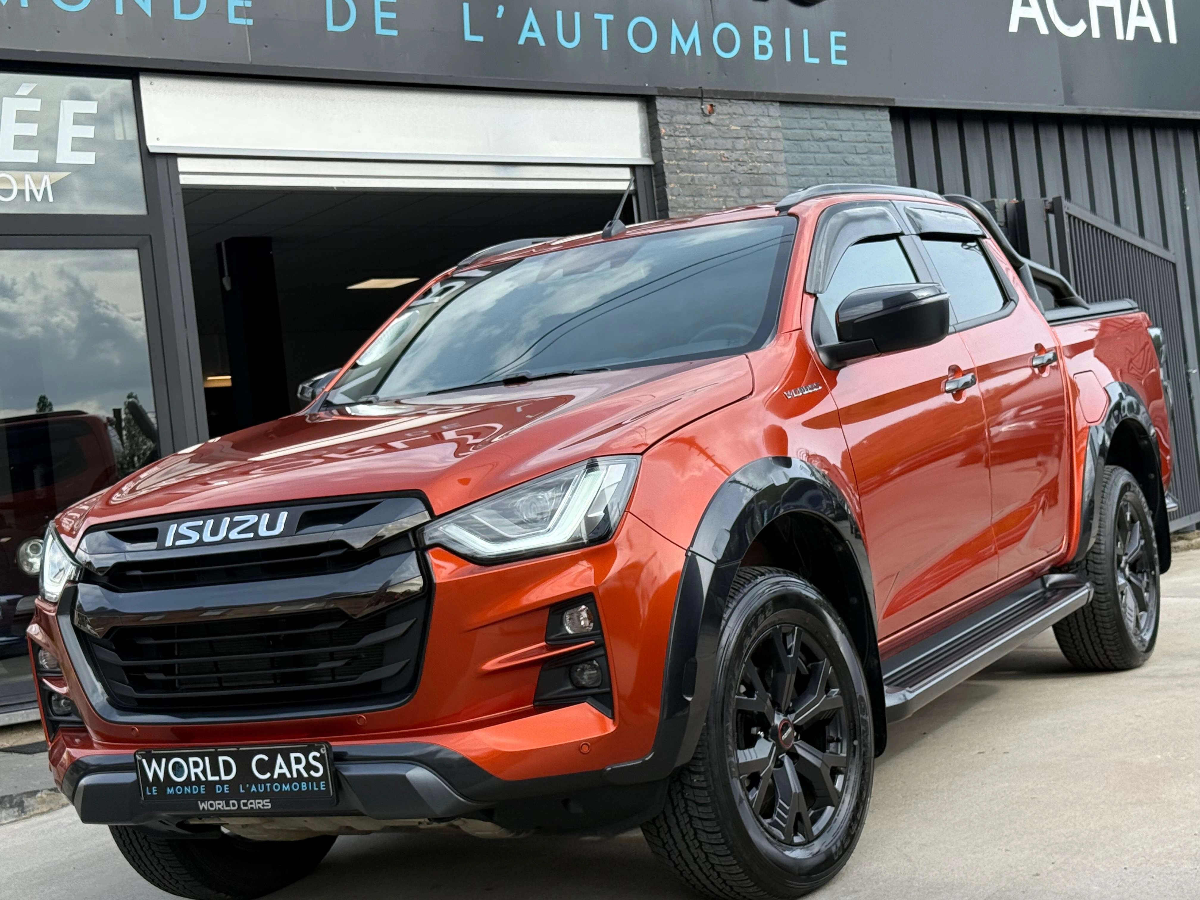 Isuzu D-Max 1.9 Turbo D 4WD V-CROSS - KEYLESS - CAMERA - ANGLE MORT - LINE ASS - DISTRONIC - FULL OPTION - GARANTIE CONSTRUCTEUR 2029