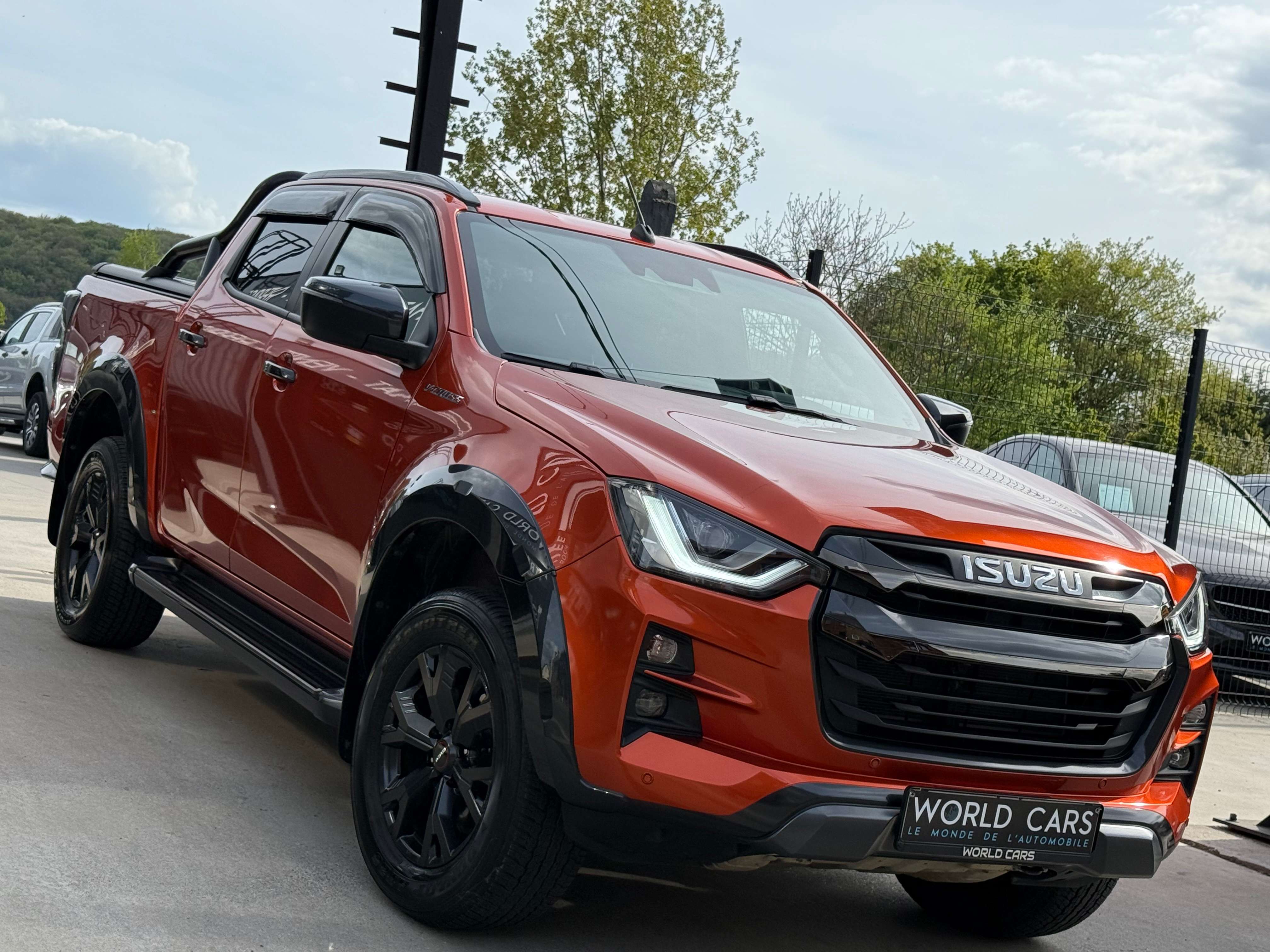 Isuzu D-Max 1.9 Turbo D 4WD V-CROSS - KEYLESS - CAMERA - ANGLE MORT - LINE ASS - DISTRONIC - FULL OPTION - GARANTIE CONSTRUCTEUR 2029