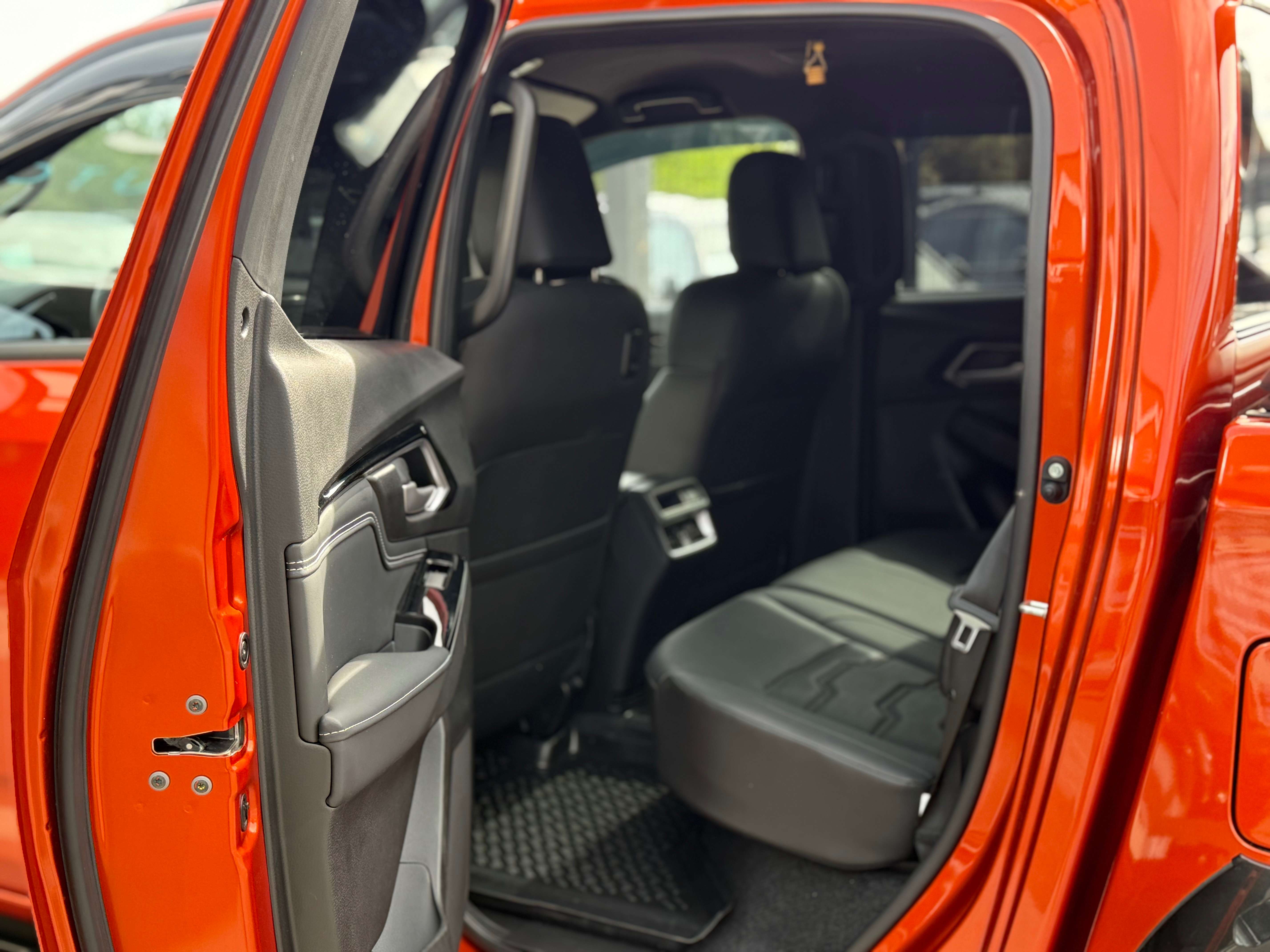Isuzu D-Max 1.9 Turbo D 4WD V-CROSS - KEYLESS - CAMERA - ANGLE MORT - LINE ASS - DISTRONIC - FULL OPTION - GARANTIE CONSTRUCTEUR 2029