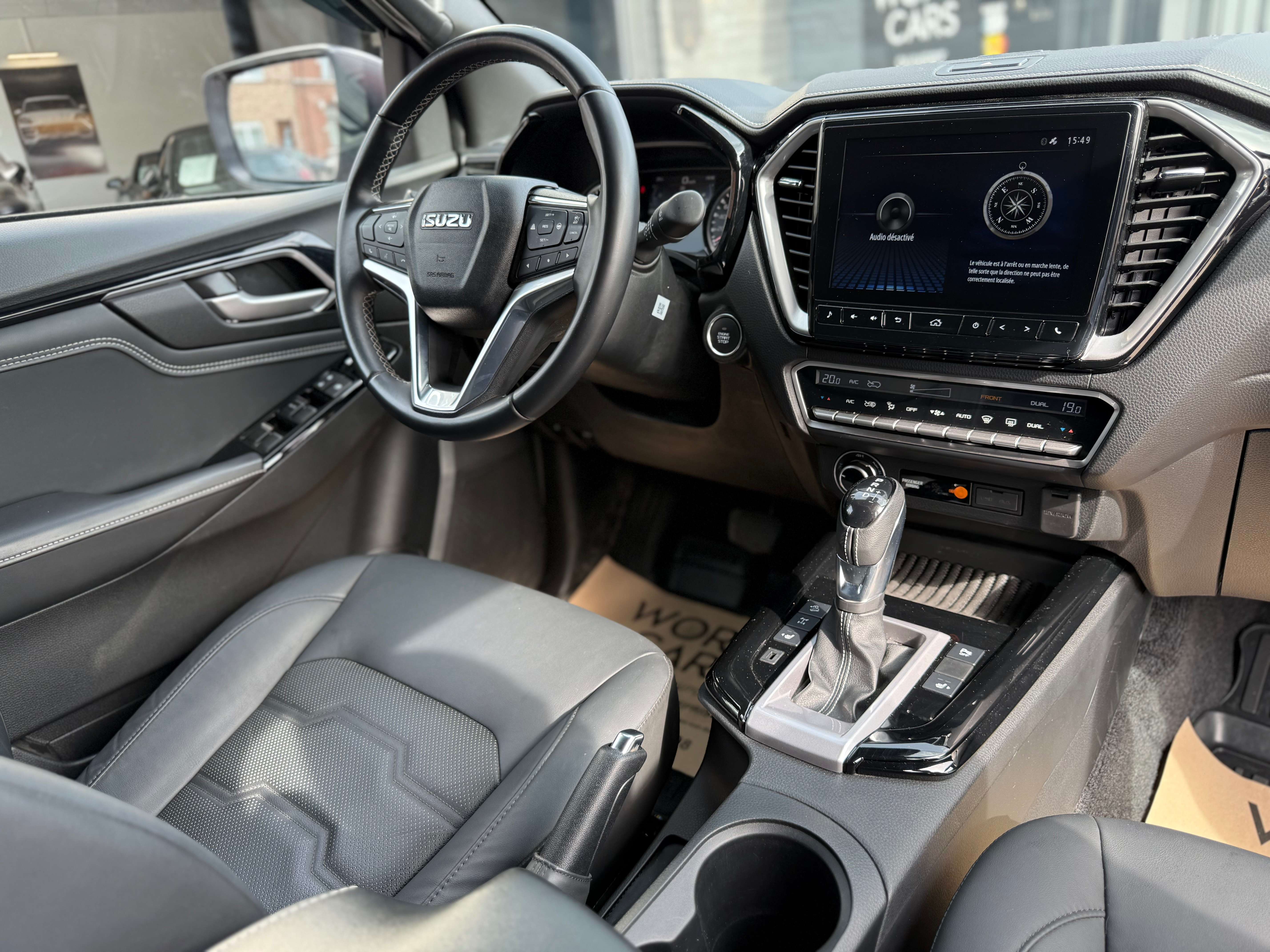 Isuzu D-Max 1.9 Turbo D 4WD V-CROSS - KEYLESS - CAMERA - ANGLE MORT - LINE ASS - DISTRONIC - FULL OPTION - GARANTIE CONSTRUCTEUR 2029