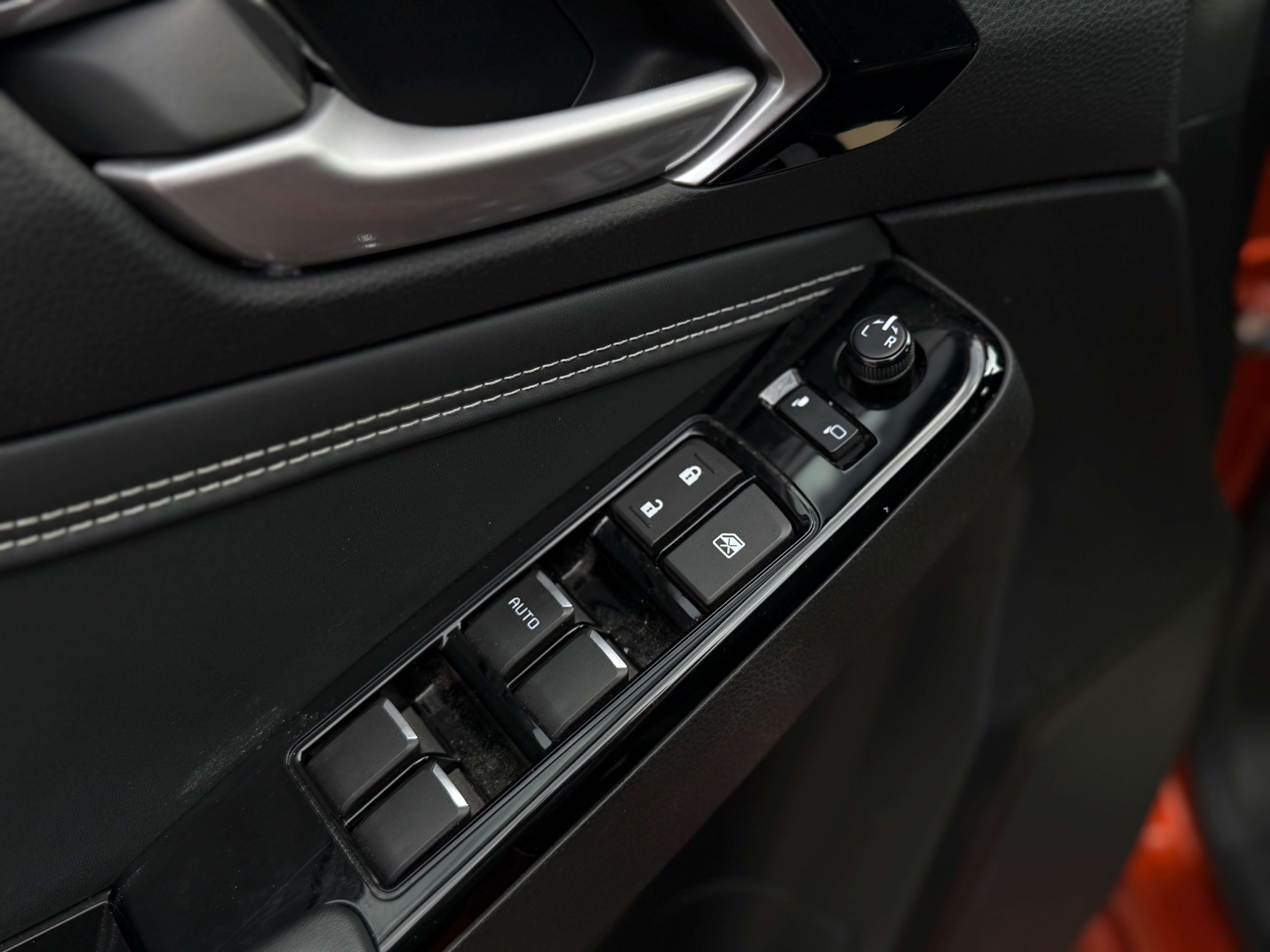 Isuzu D-Max 1.9 Turbo D 4WD V-CROSS - KEYLESS - CAMERA - ANGLE MORT - LINE ASS - DISTRONIC - FULL OPTION - GARANTIE CONSTRUCTEUR 2029
