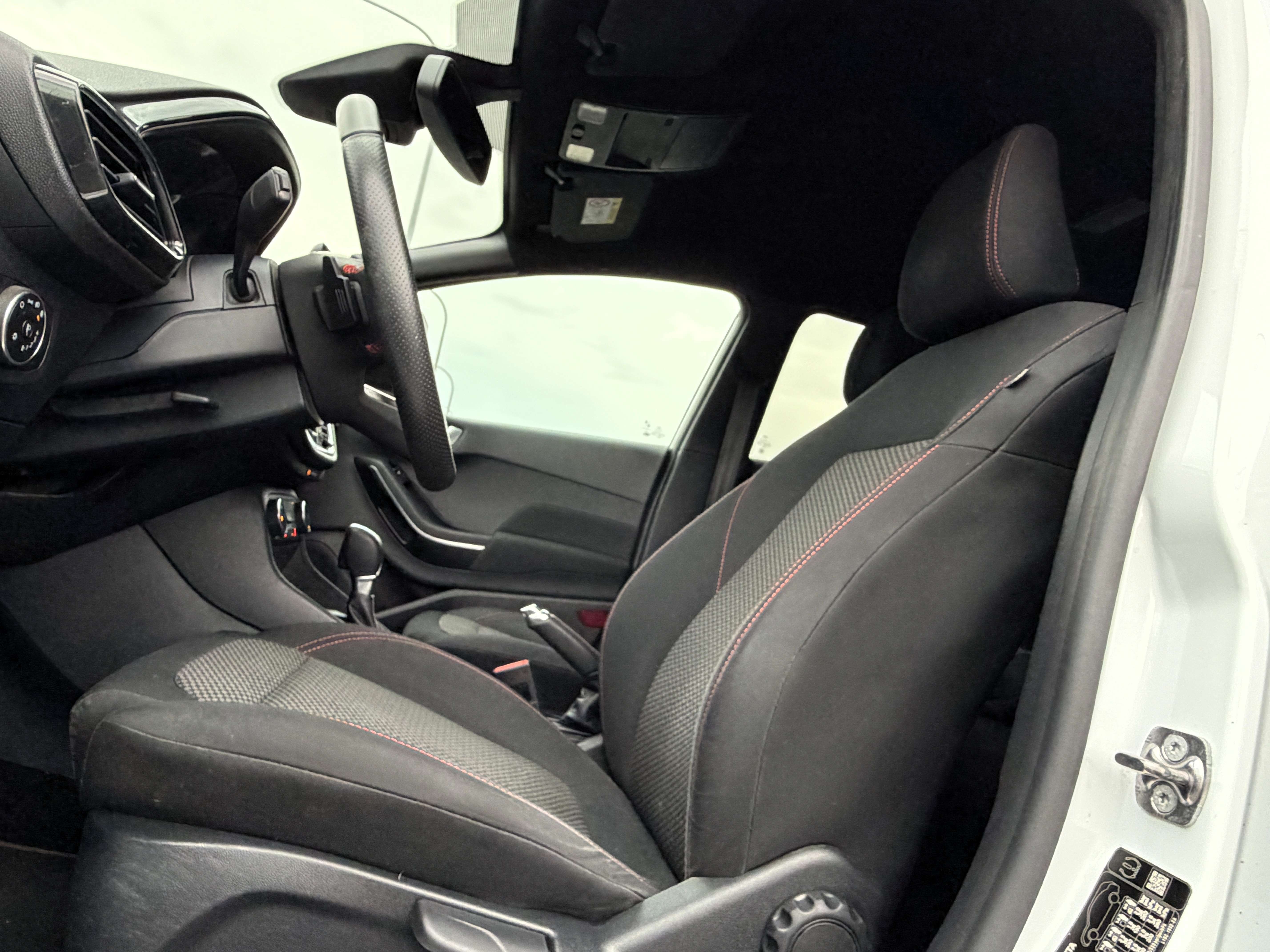 Ford Fiesta 1.0 EcoBoost ST-Line Boite AUTO/NAVI/CARPLAY/CAMERA/PARK ASSIST
