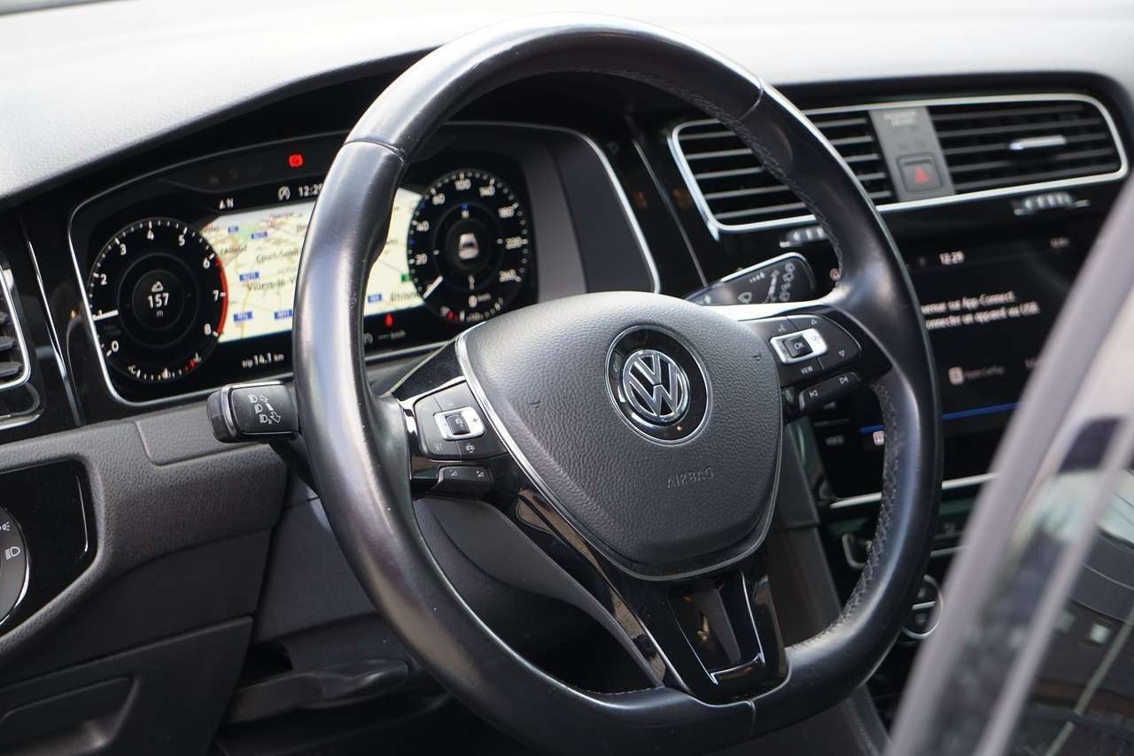 Volkswagen Golf 1.0 TSI R-LINE COCKPIT NAVI DISTRONIC CAM PDC 6d-T