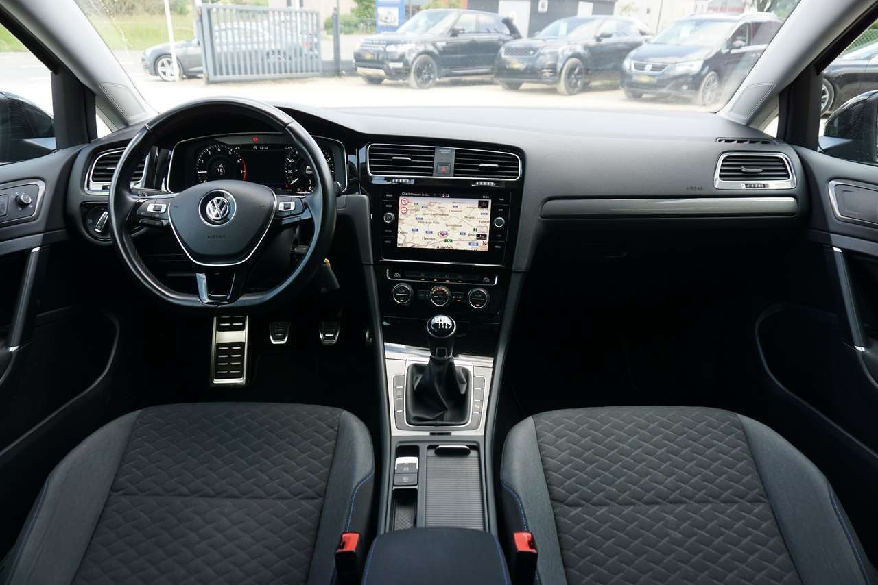 Volkswagen Golf 1.0 TSI R-LINE COCKPIT NAVI DISTRONIC CAM PDC 6d-T