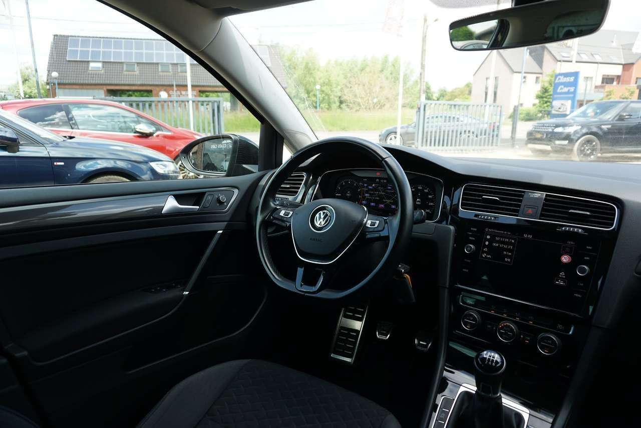 Volkswagen Golf 1.0 TSI R-LINE COCKPIT NAVI DISTRONIC CAM PDC 6d-T