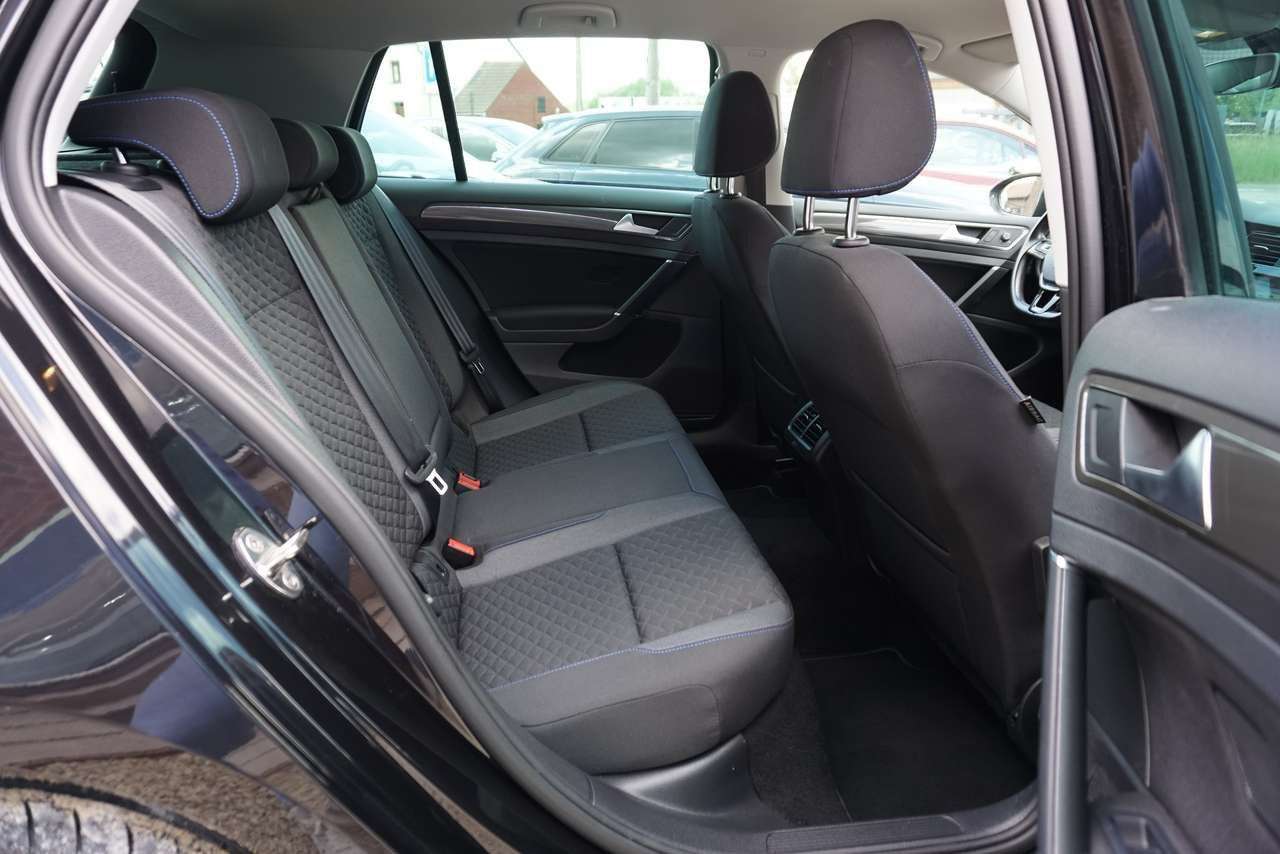 Volkswagen Golf 1.0 TSI R-LINE COCKPIT NAVI DISTRONIC CAM PDC 6d-T