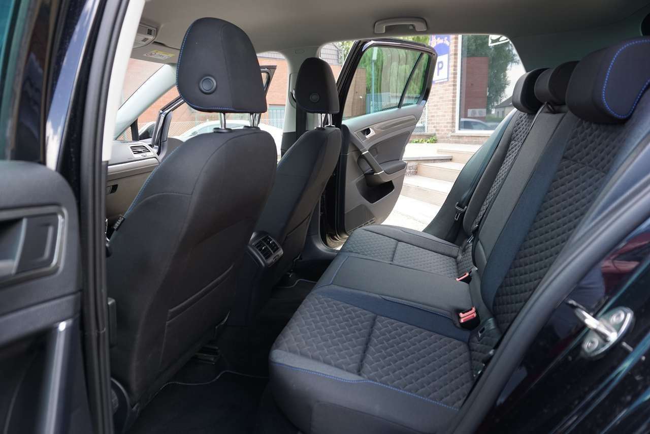 Volkswagen Golf 1.0 TSI R-LINE COCKPIT NAVI DISTRONIC CAM PDC 6d-T