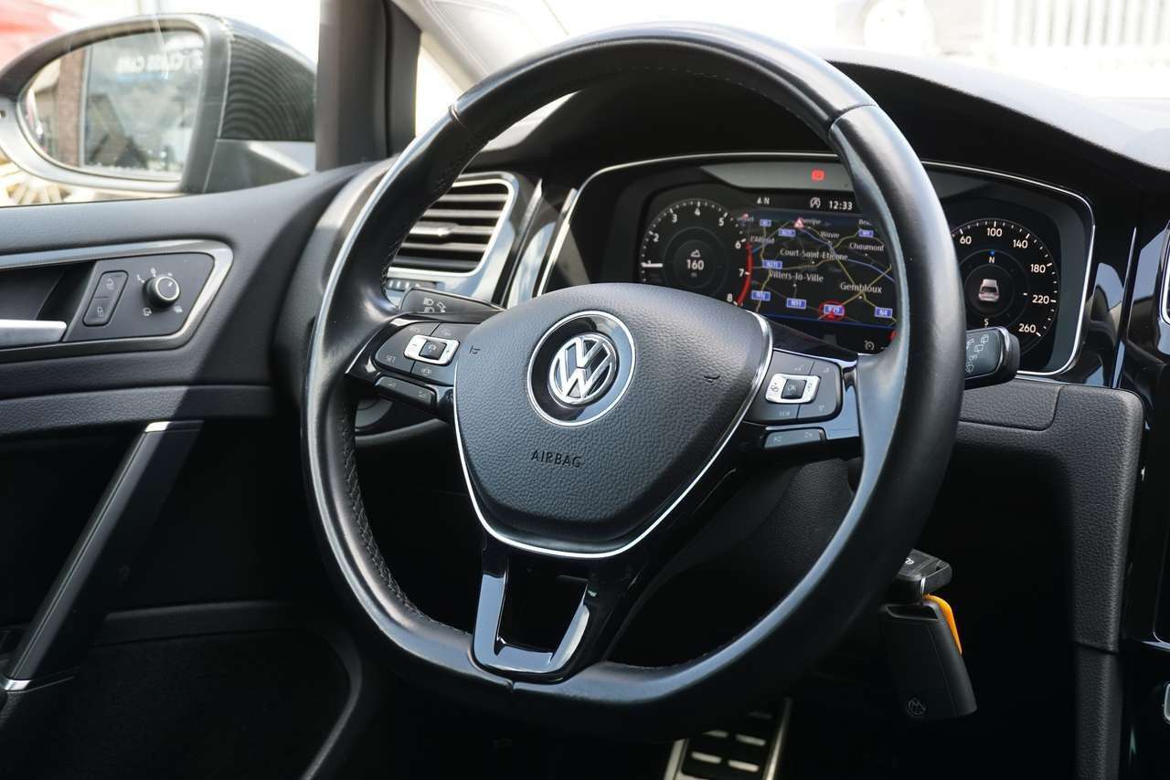 Volkswagen Golf 1.0 TSI R-LINE COCKPIT NAVI DISTRONIC CAM PDC 6d-T