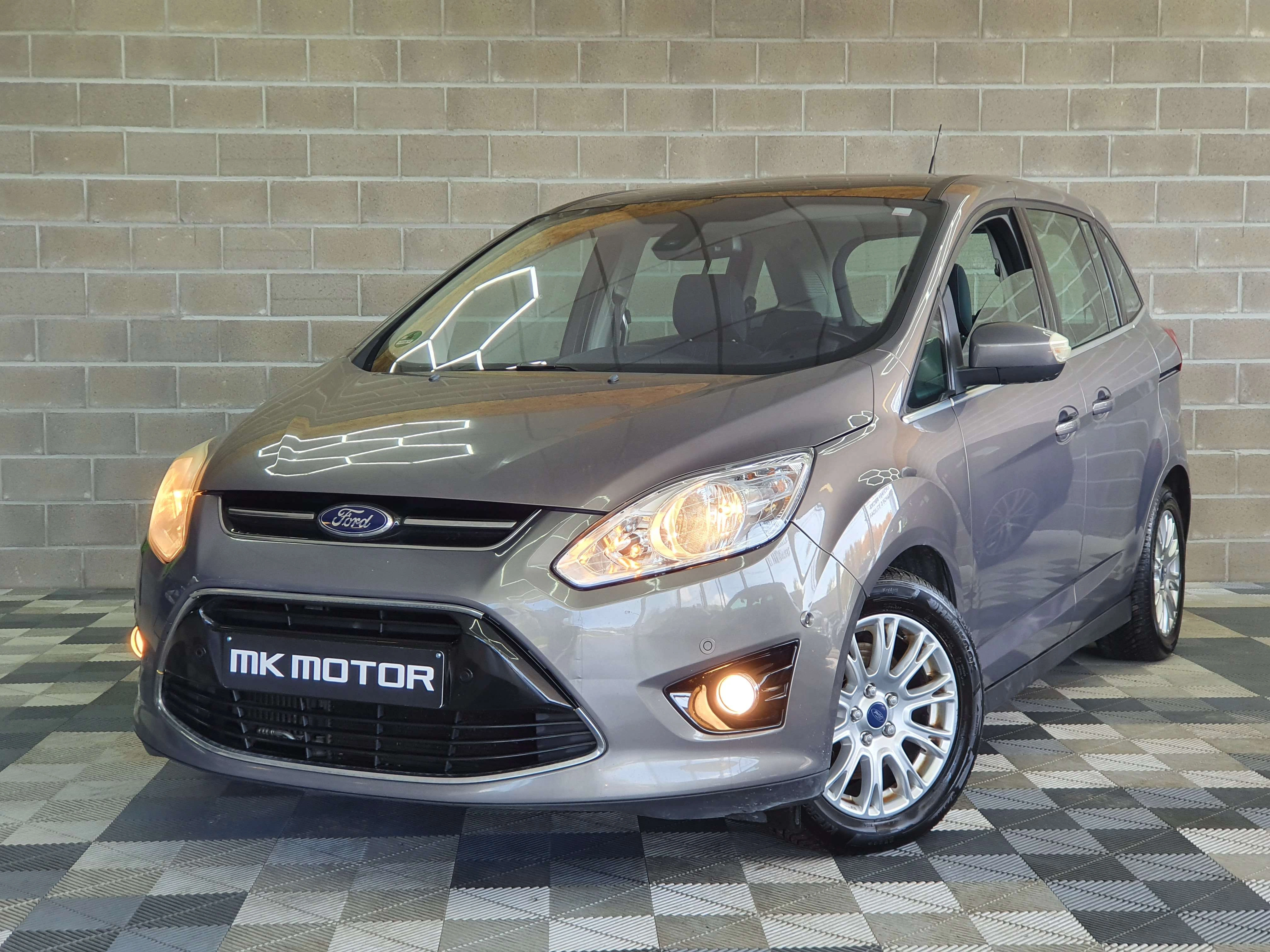 Ford Grand C-Max 🟢1.6 DIESEL 95CV - 1ER MAIN - FULL CARNET - TOIT PANO OUVRANT