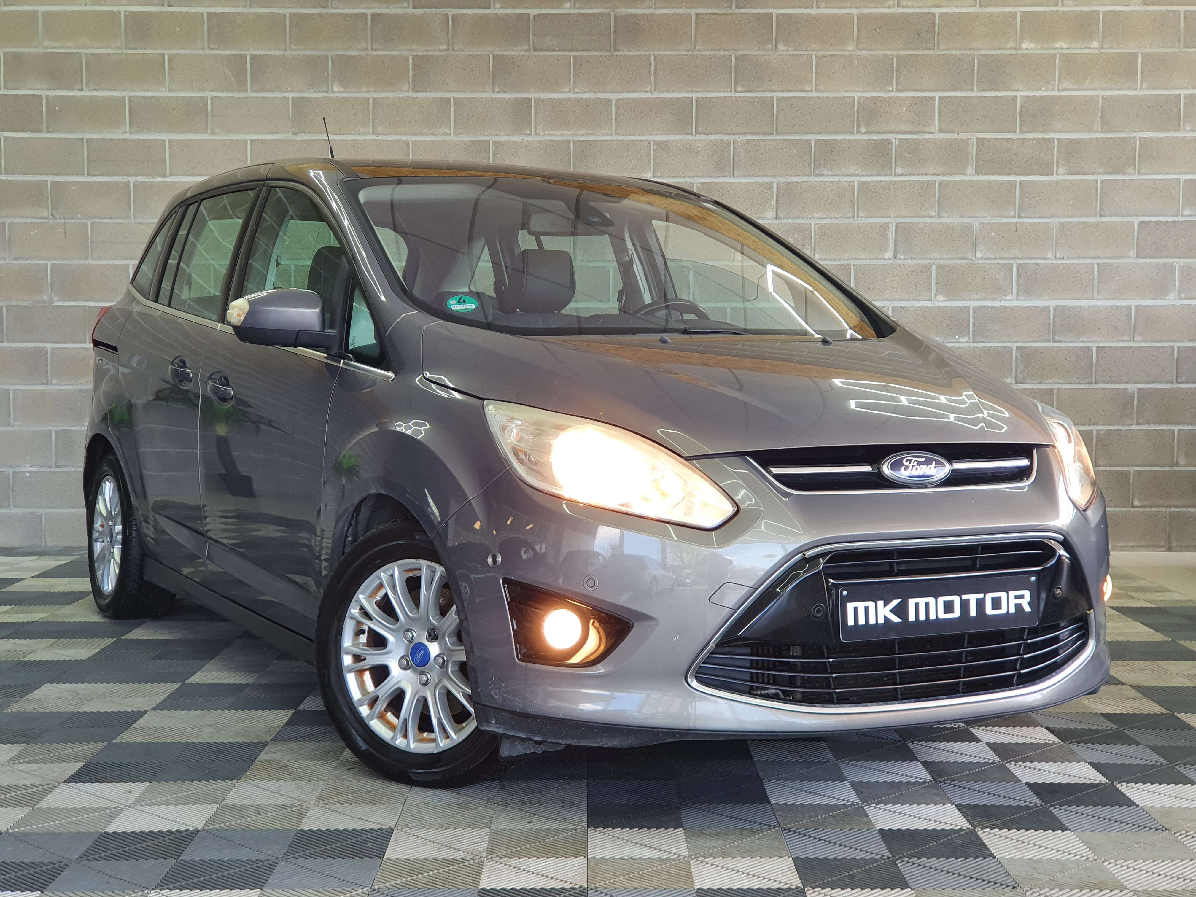 Ford Grand C-Max 🟢1.6 DIESEL 95CV - 1ER MAIN - FULL CARNET - TOIT PANO OUVRANT