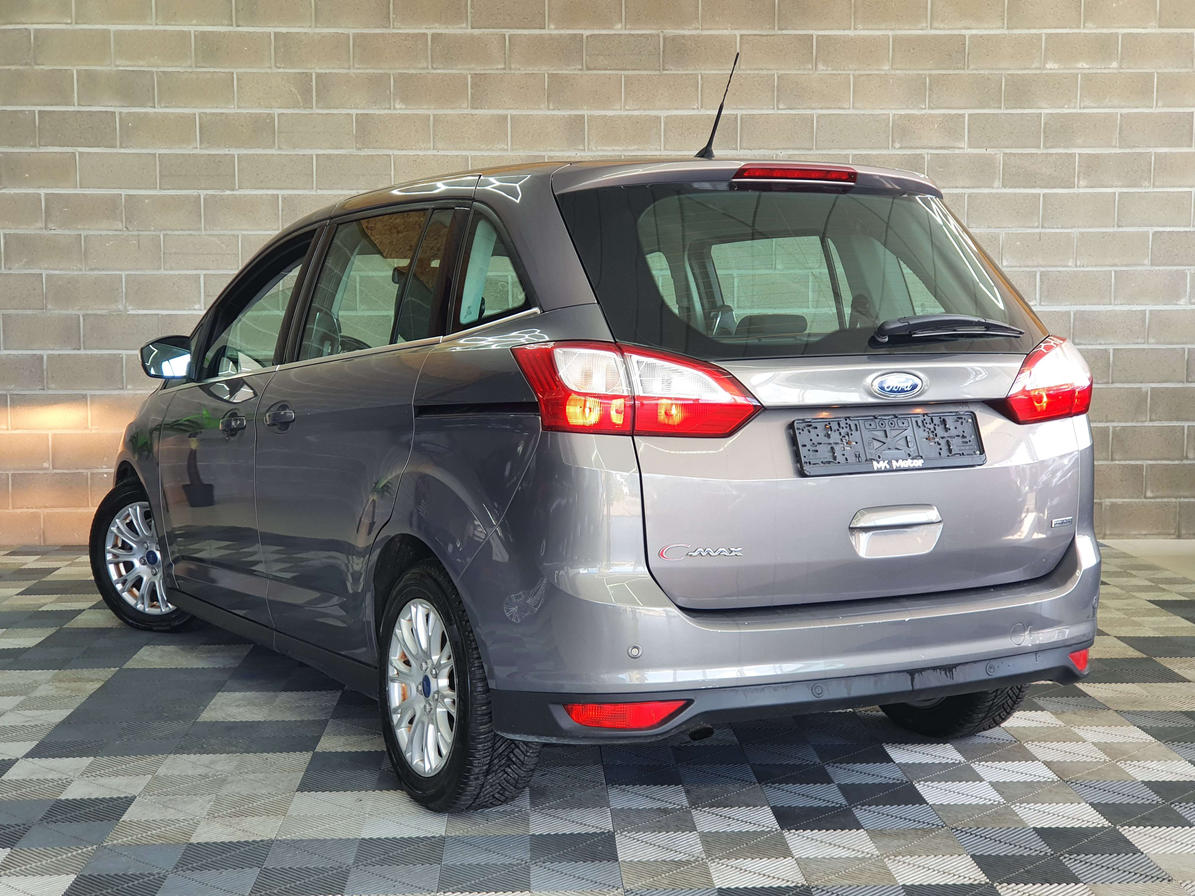 Ford Grand C-Max 🟢1.6 DIESEL 95CV - 1ER MAIN - FULL CARNET - TOIT PANO OUVRANT