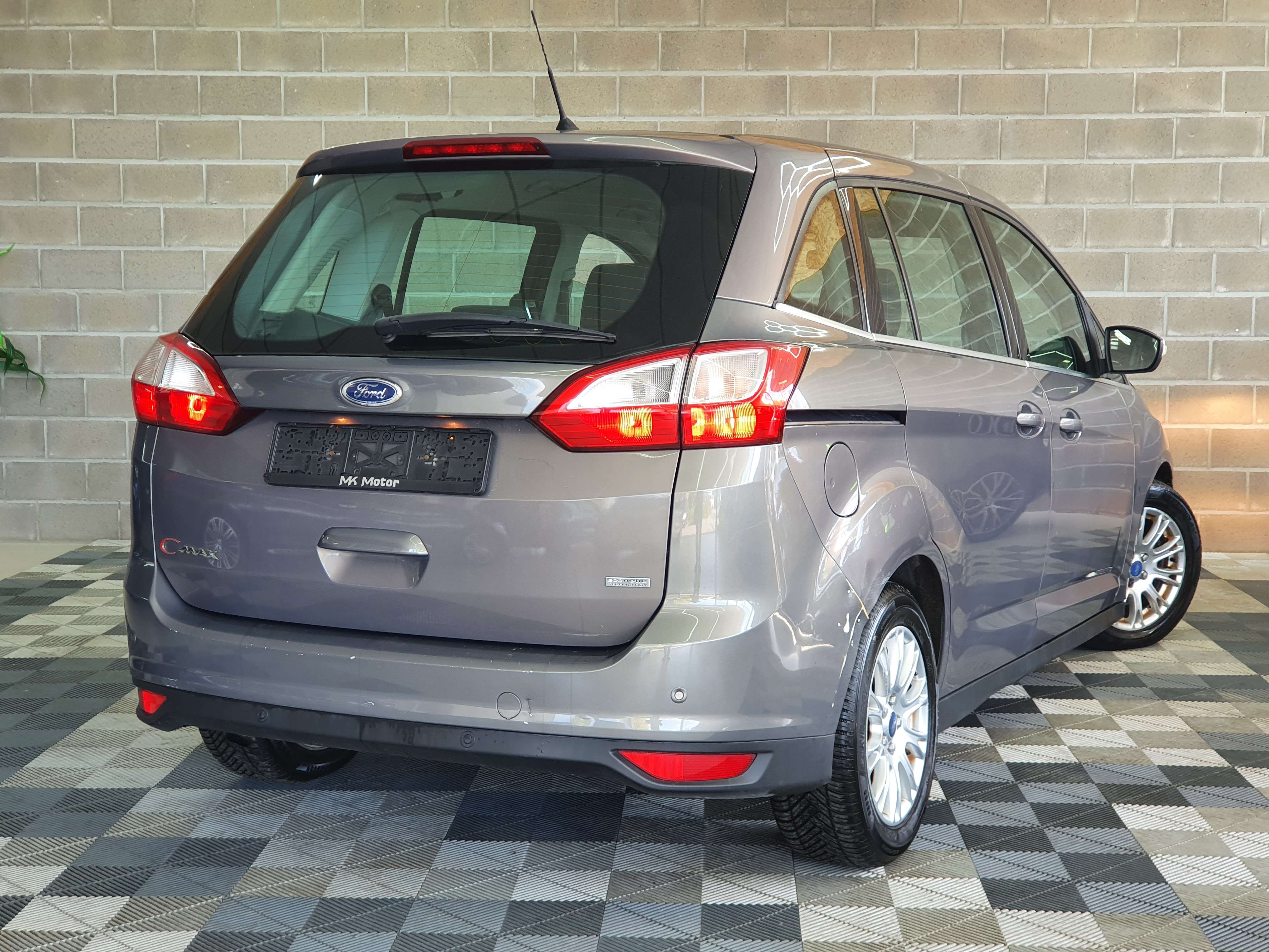 Ford Grand C-Max 🟢1.6 DIESEL 95CV - 1ER MAIN - FULL CARNET - TOIT PANO OUVRANT