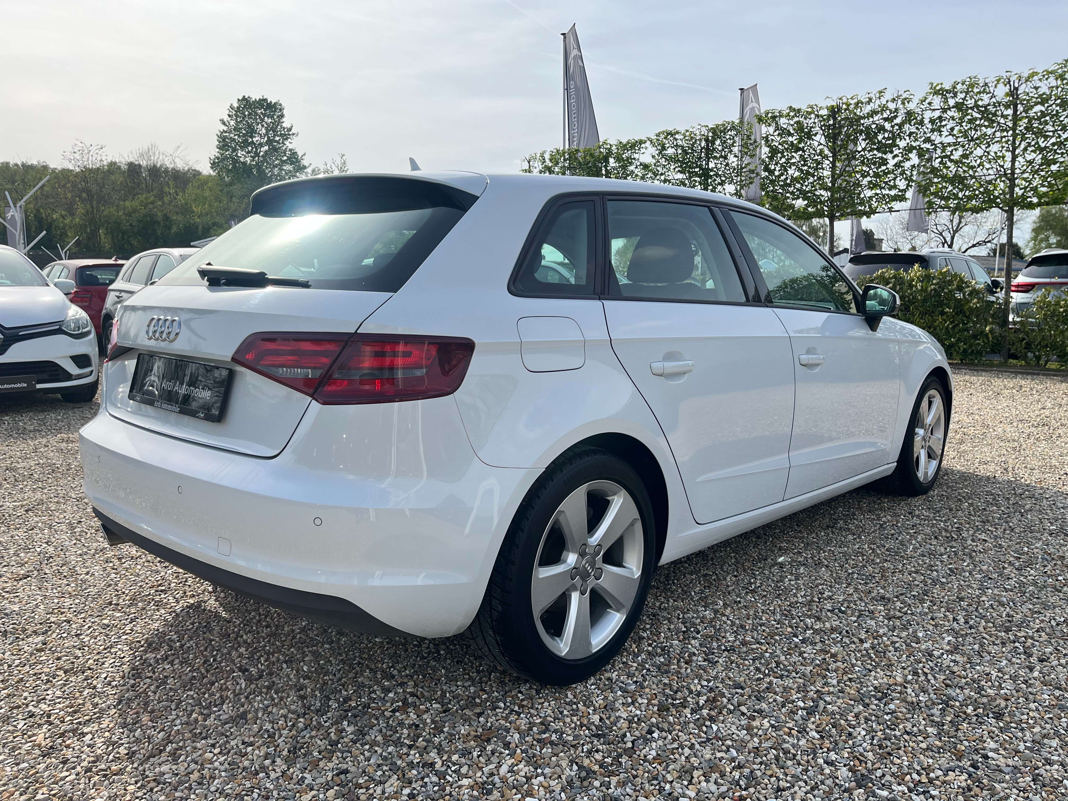 Audi A3 Sportback 1.6 TDi*GARANTIE*NAVI*CRUISE*SIEGE CHAUFFANT*CAPTEUR AV+AR*