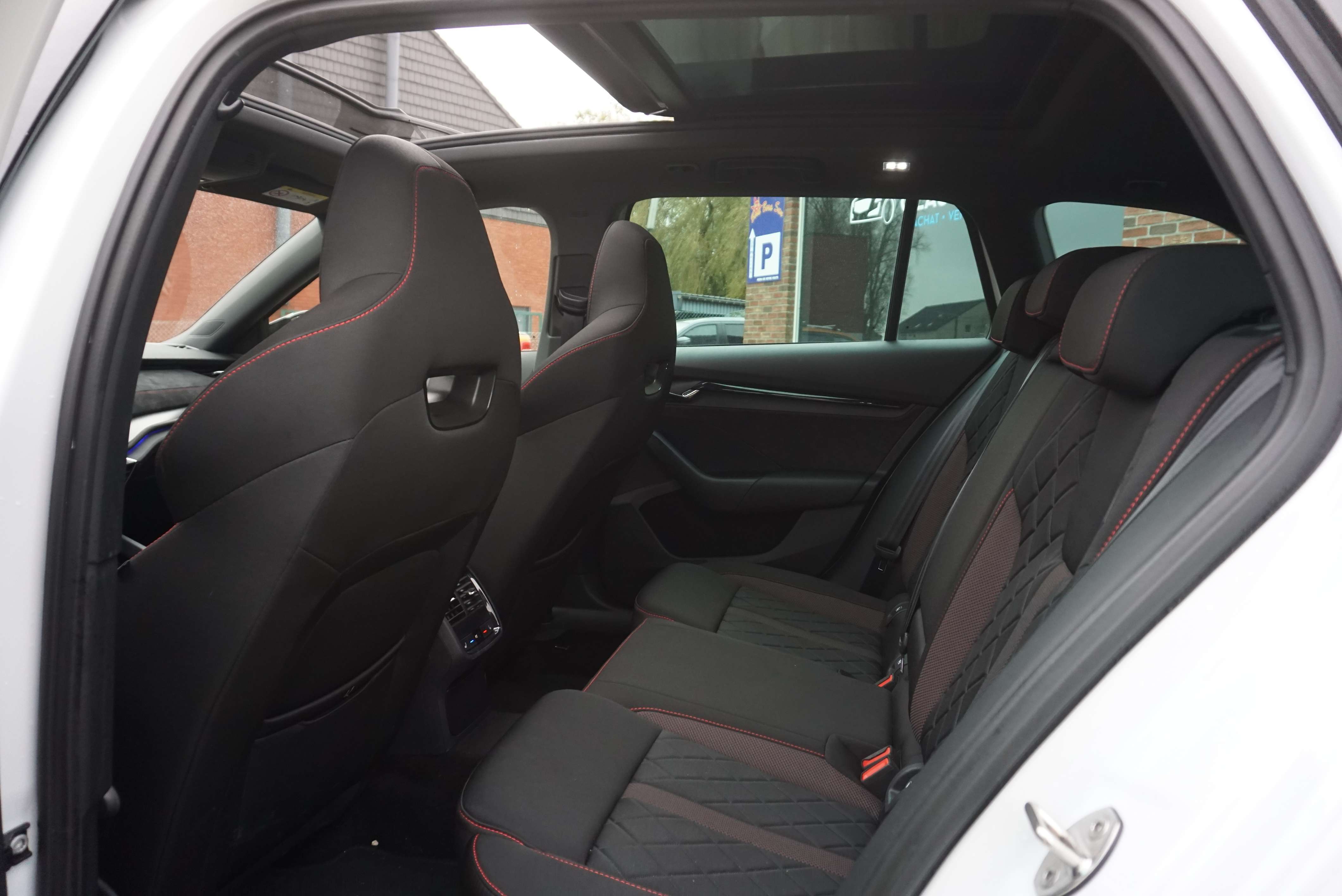 Skoda Octavia SW RS 2.0 TFSI 245CV COCKPIT DSG PANO CAM CARNET