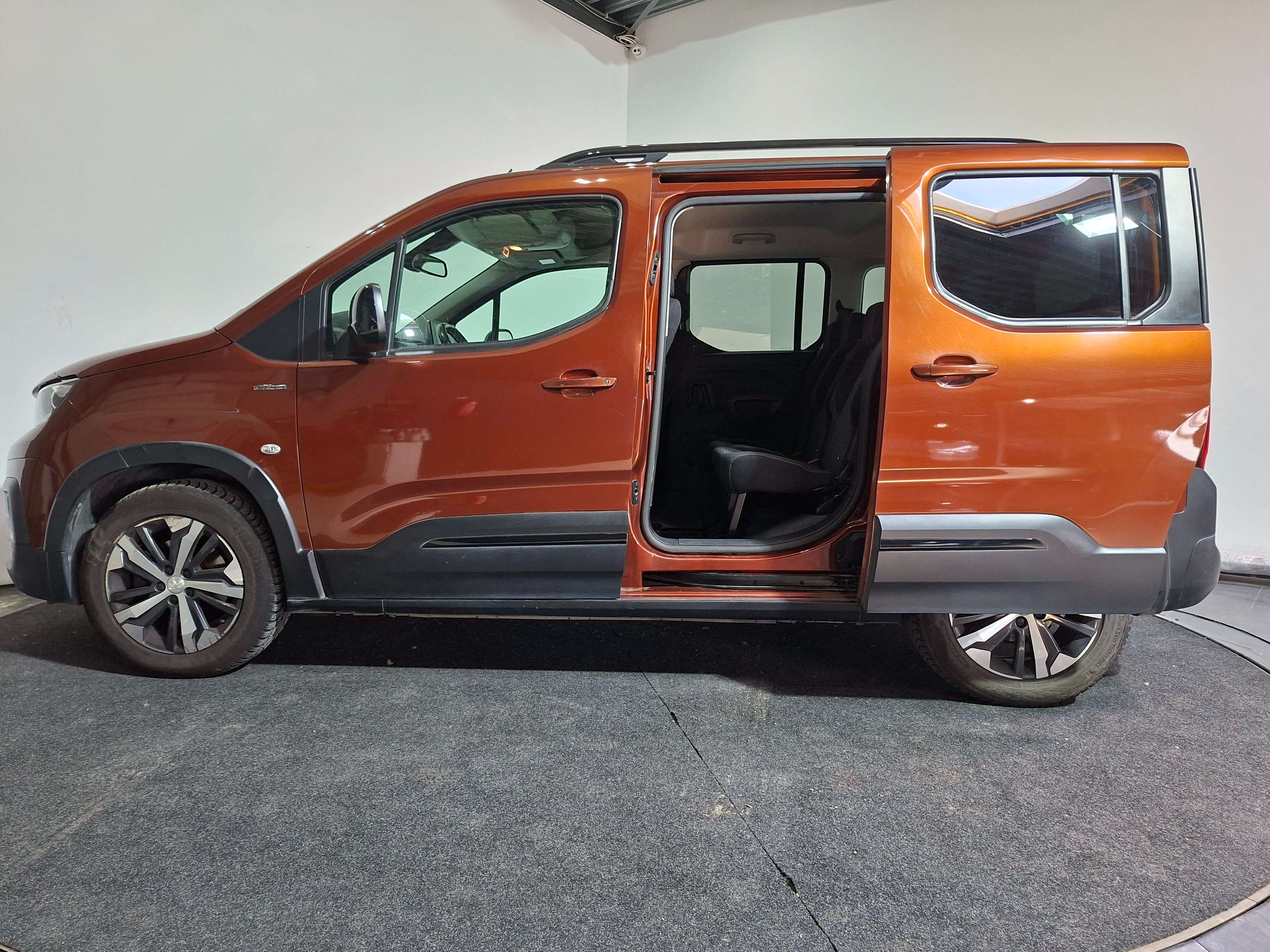 Peugeot Rifter Rifter 1.2 GT Line 2 JAAR GRATIS ONDERHOUDI I Automaat I Camera I Carplay