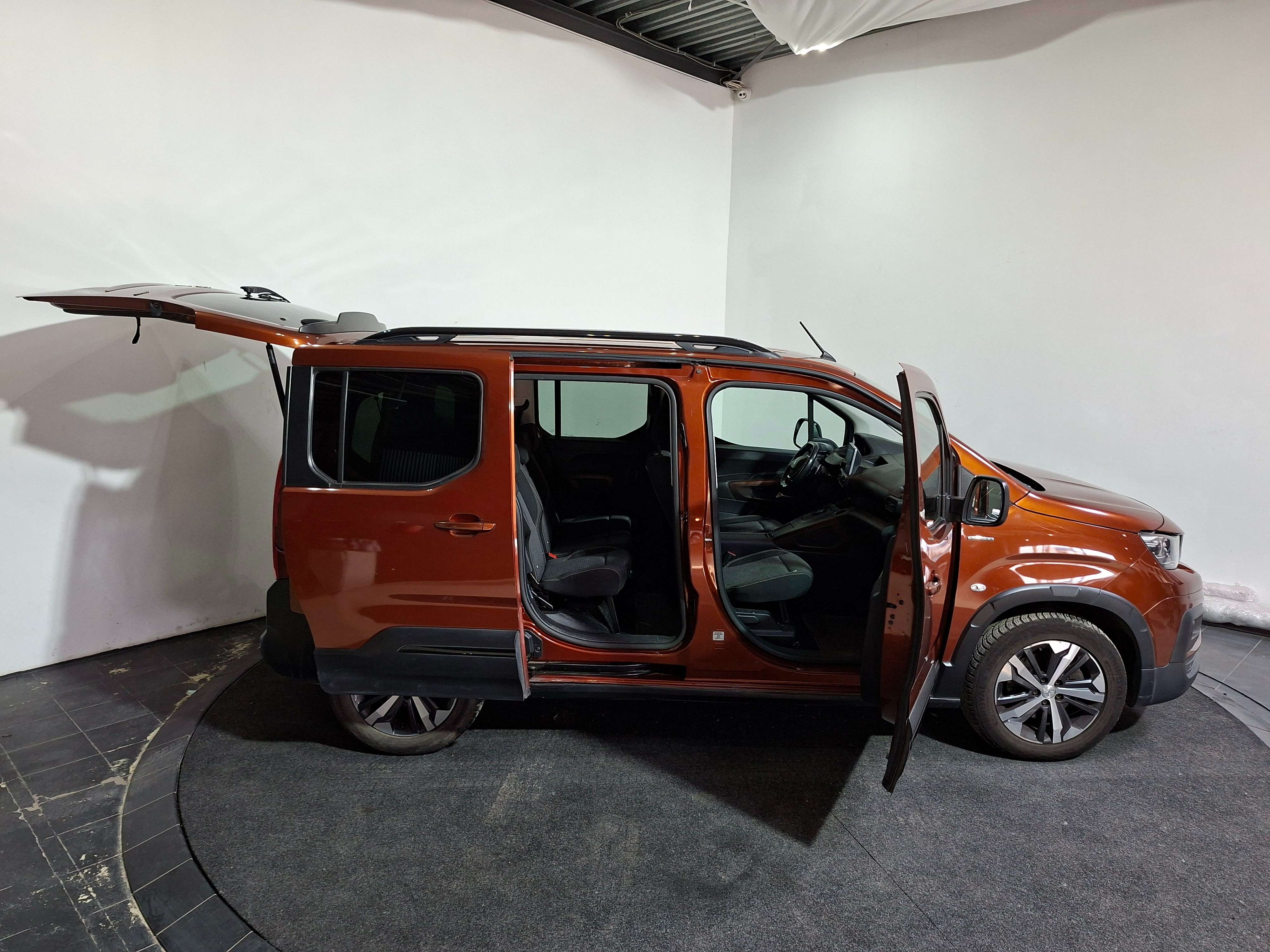 Peugeot Rifter Rifter 1.2 GT Line 2 JAAR GRATIS ONDERHOUDI I Automaat I Camera I Carplay
