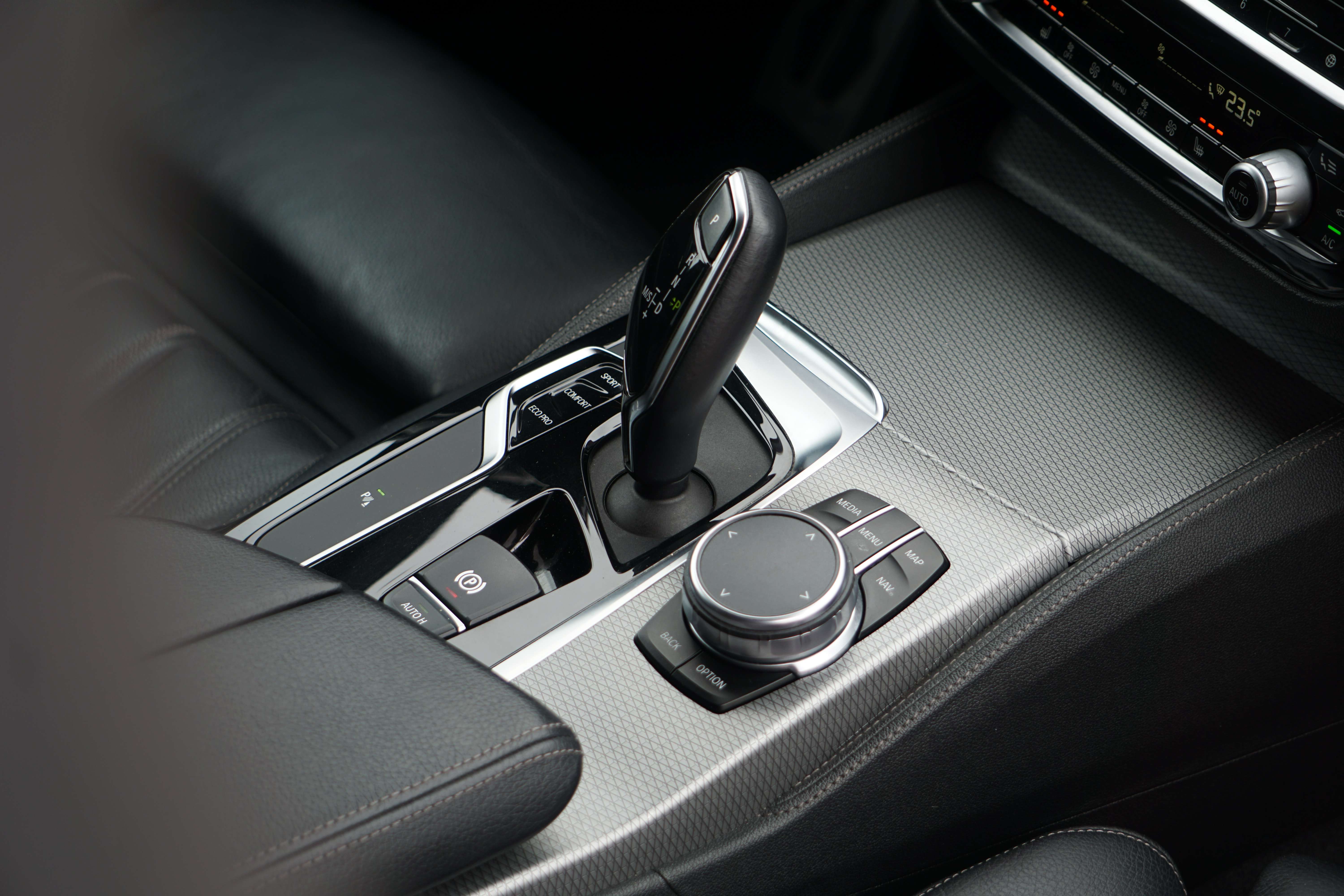 BMW 525 d PACK-M COCKPIT NAVI-CAM HARMAN AMBIANCE EURO 6d