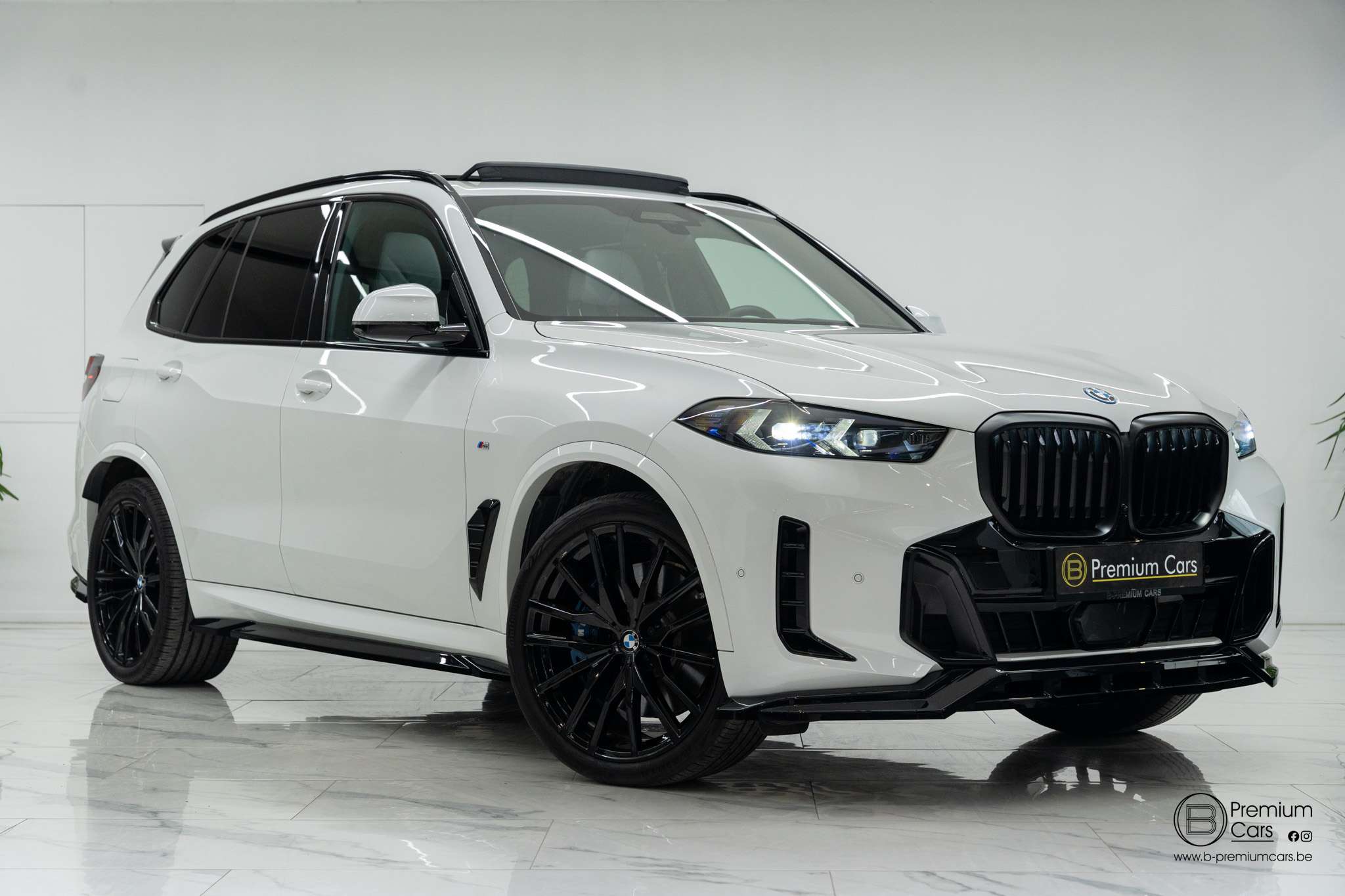 BMW X5 xDrive50e hybrid M-Performance bodykit! Pano, H&K, Acc, Hud!