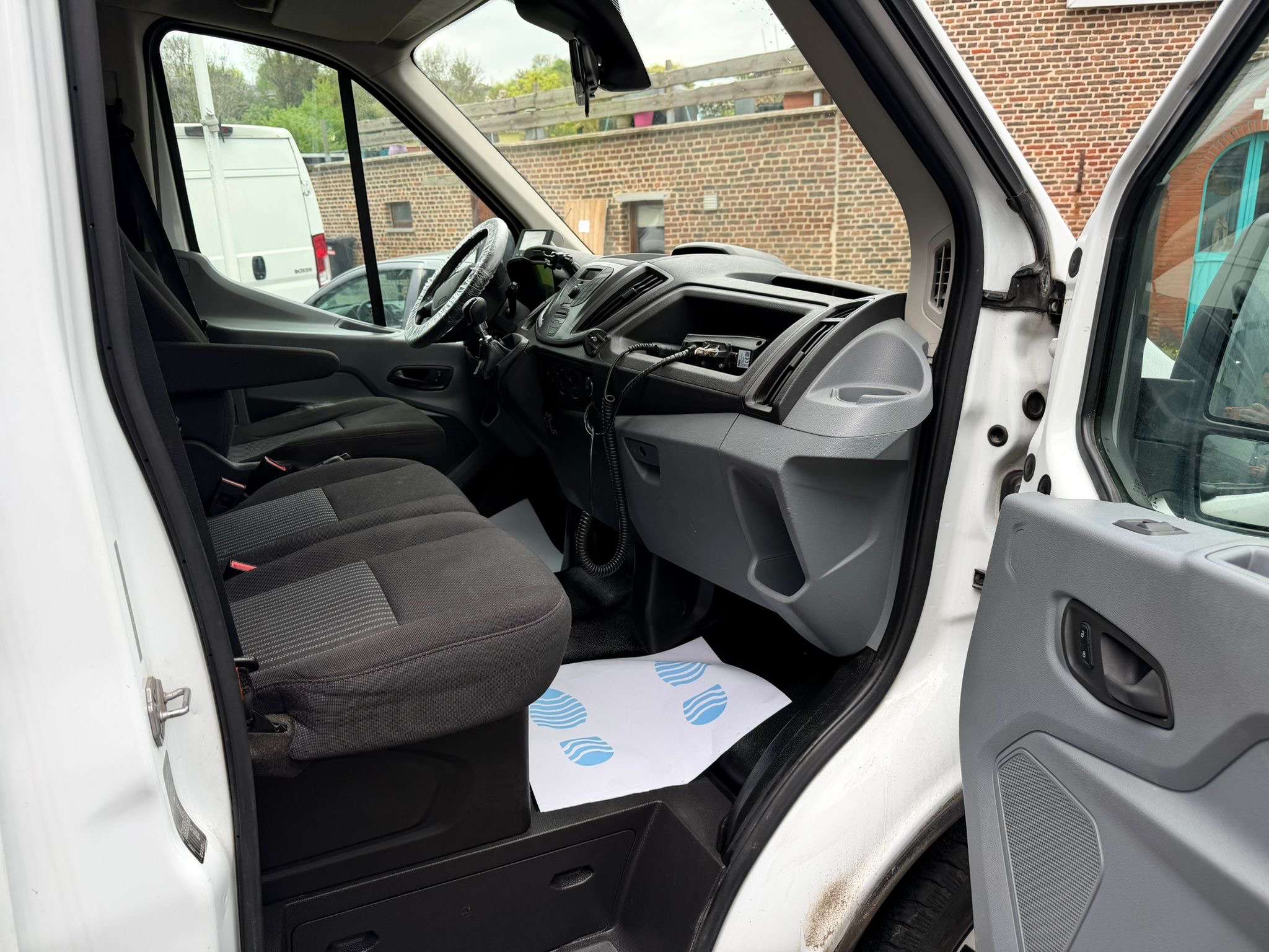 Ford Transit 2.2 TDCi L2H2 * 3 PLACES * GARANTIE 12 MOIS *