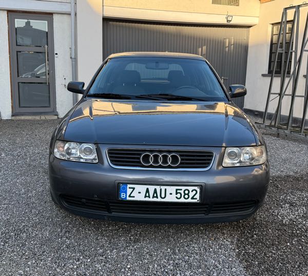 Audi A3 II (2) SPORTBACK 1.6 102 7CV AMBIENTE