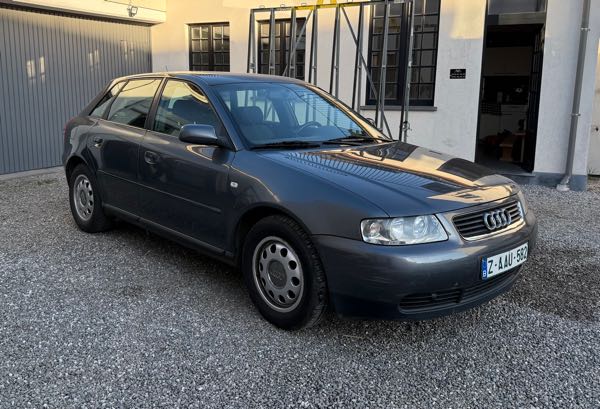 Audi A3 II (2) SPORTBACK 1.6 102 7CV AMBIENTE