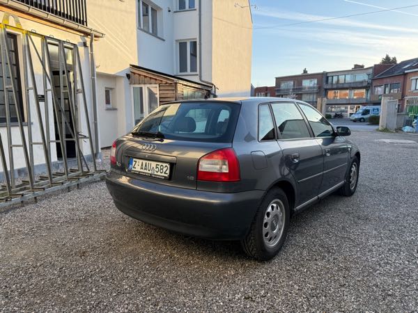 Audi A3 II (2) SPORTBACK 1.6 102 7CV AMBIENTE