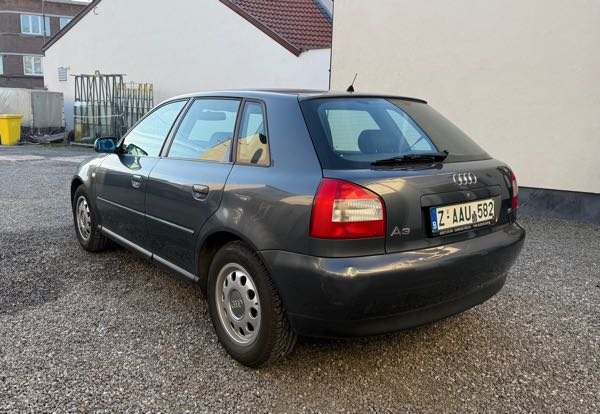 Audi A3 II (2) SPORTBACK 1.6 102 7CV AMBIENTE