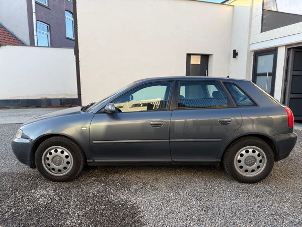 Audi A3 II (2) SPORTBACK 1.6 102 7CV AMBIENTE