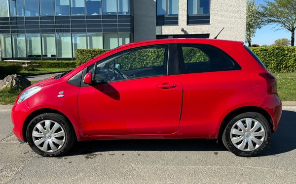 Toyota Yaris II 87 VVT-I 3P