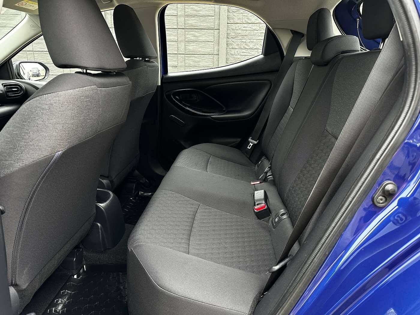 Toyota Yaris 1.5i Dual VVT-iE Dynamic EURO 6D! LED/CARPLAY/CAMERA/ADAPTIVE CRUISE/LANE ASSIST