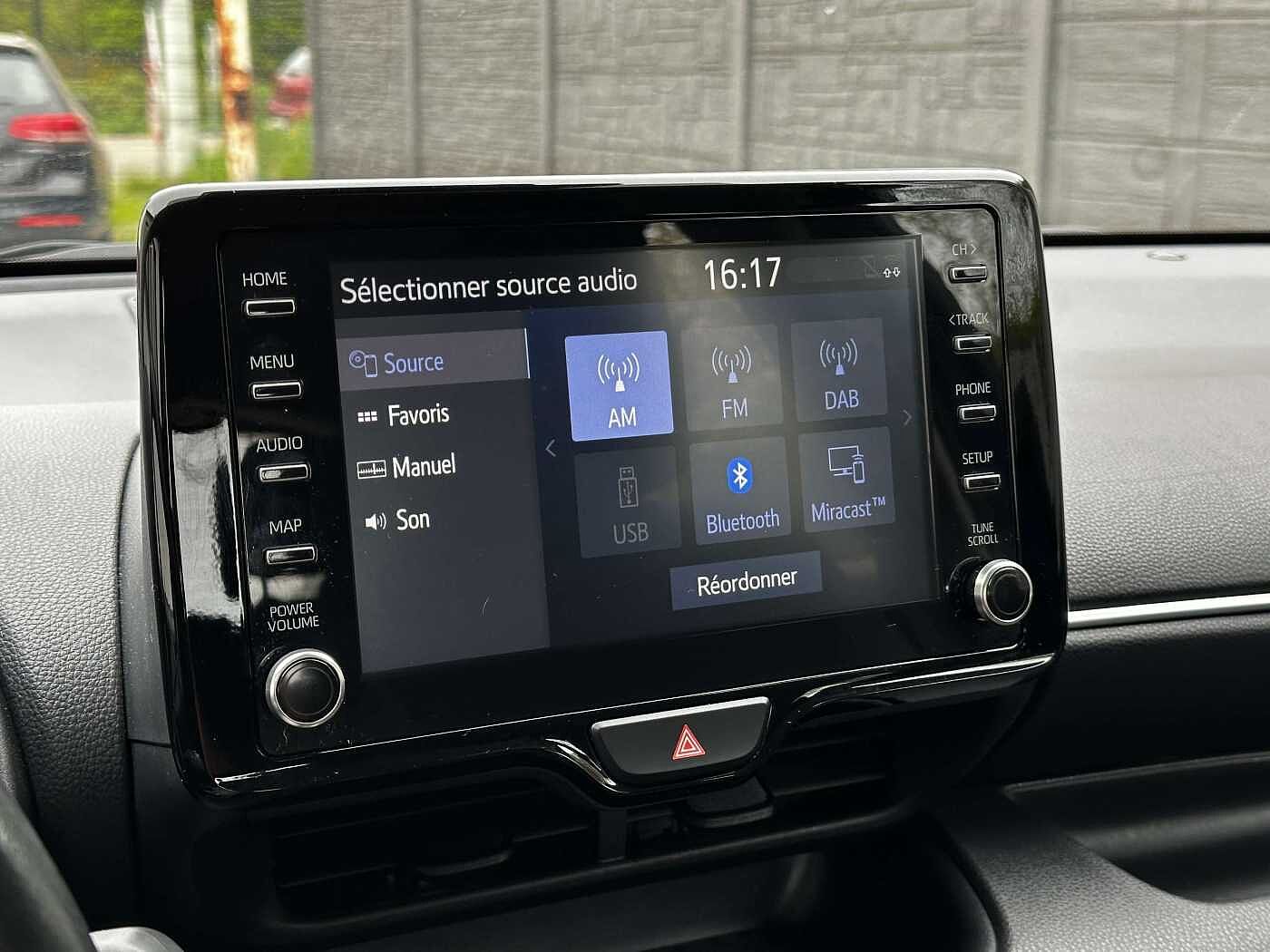 Toyota Yaris 1.5i Dual VVT-iE Dynamic EURO 6D! LED/CARPLAY/CAMERA/ADAPTIVE CRUISE/LANE ASSIST