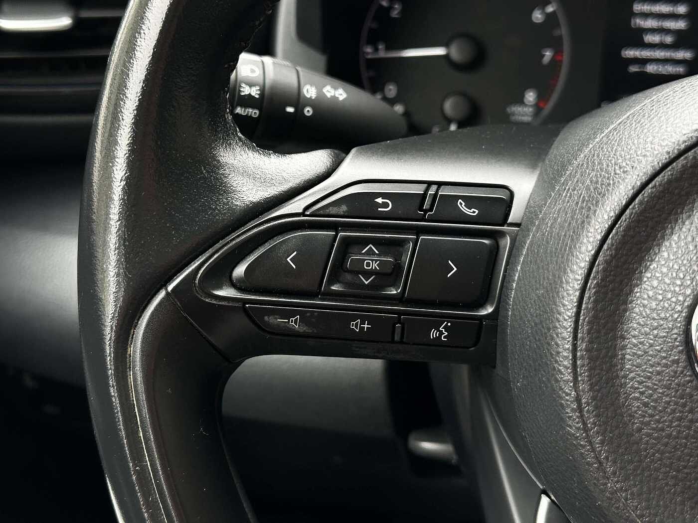 Toyota Yaris 1.5i Dual VVT-iE Dynamic EURO 6D! LED/CARPLAY/CAMERA/ADAPTIVE CRUISE/LANE ASSIST