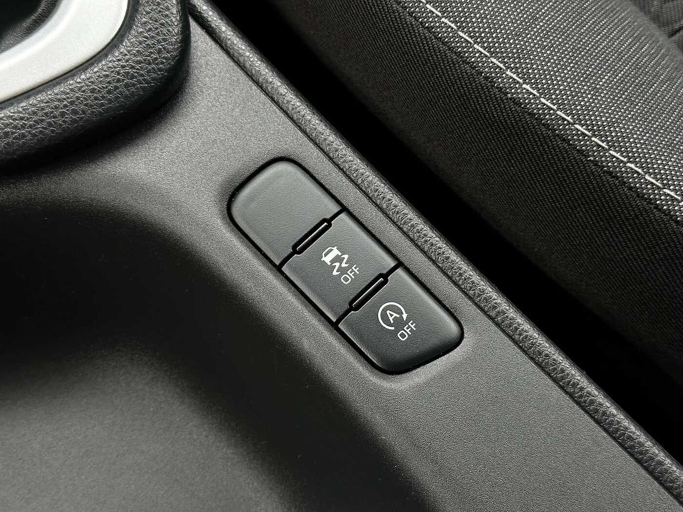 Toyota Yaris 1.5i Dual VVT-iE Dynamic EURO 6D! LED/CARPLAY/CAMERA/ADAPTIVE CRUISE/LANE ASSIST
