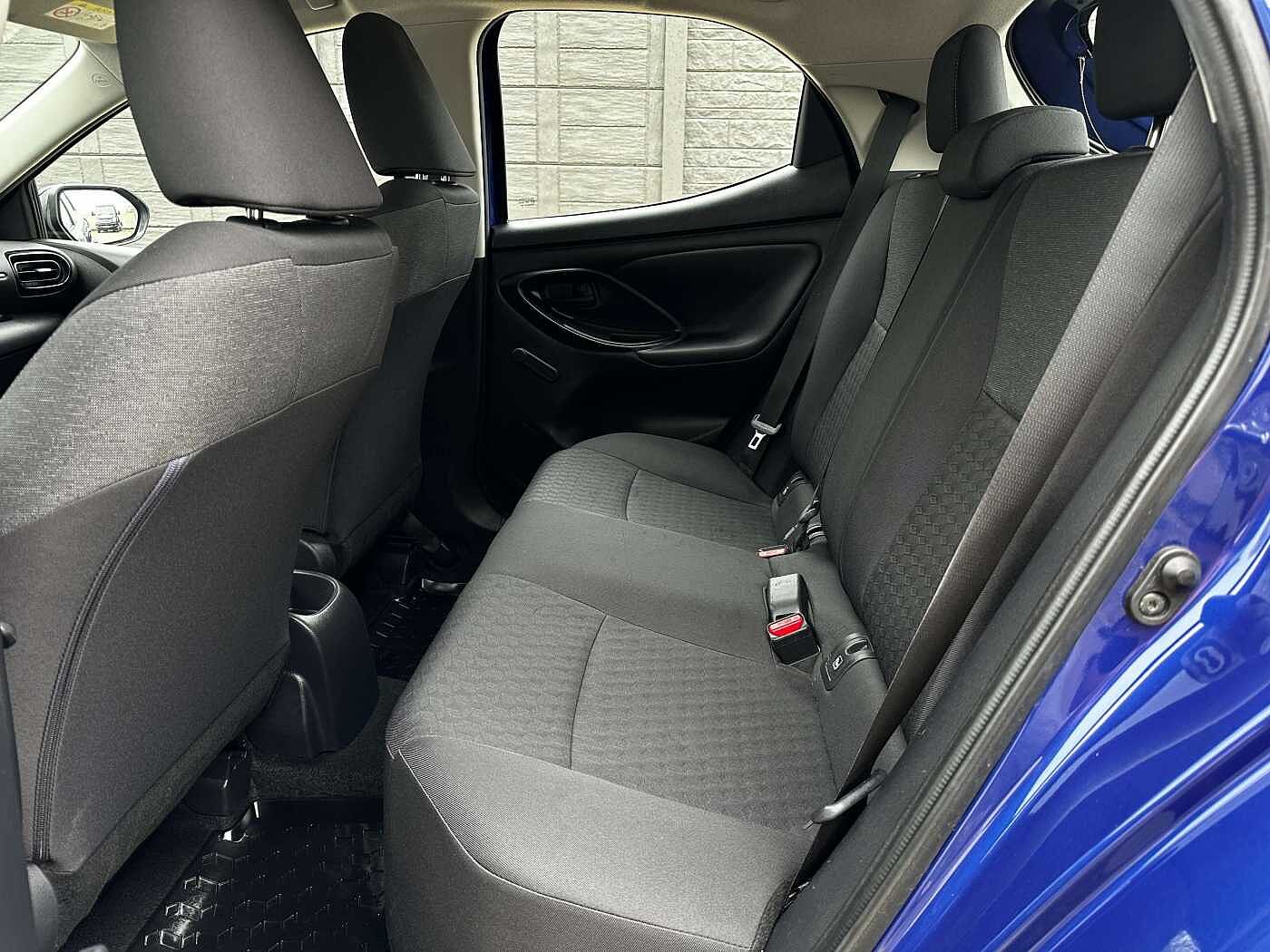 Toyota Yaris 1.5i Dual VVT-iE Dynamic EURO 6D! LED/CARPLAY/CAMERA/ADAPTIVE CRUISE/LANE ASSIST