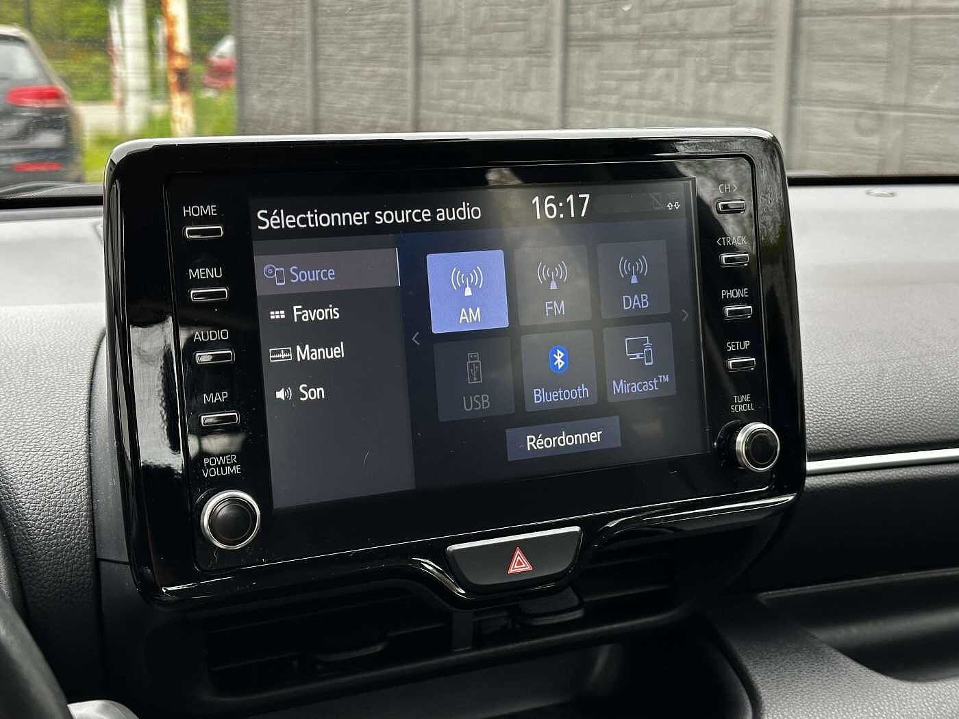 Toyota Yaris 1.5i Dual VVT-iE Dynamic EURO 6D! LED/CARPLAY/CAMERA/ADAPTIVE CRUISE/LANE ASSIST