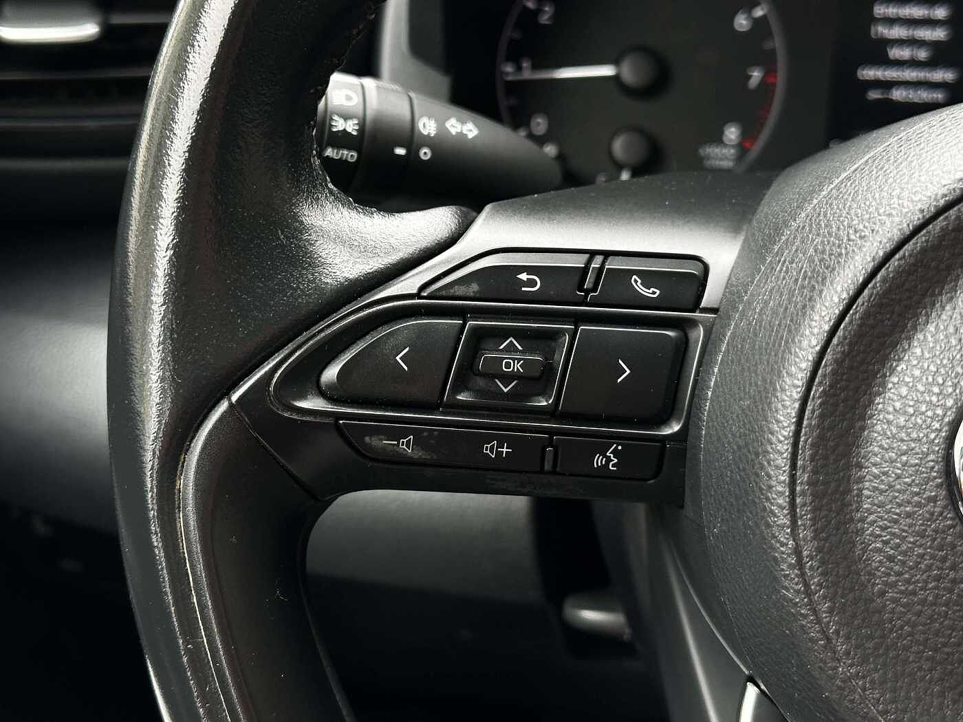 Toyota Yaris 1.5i Dual VVT-iE Dynamic EURO 6D! LED/CARPLAY/CAMERA/ADAPTIVE CRUISE/LANE ASSIST
