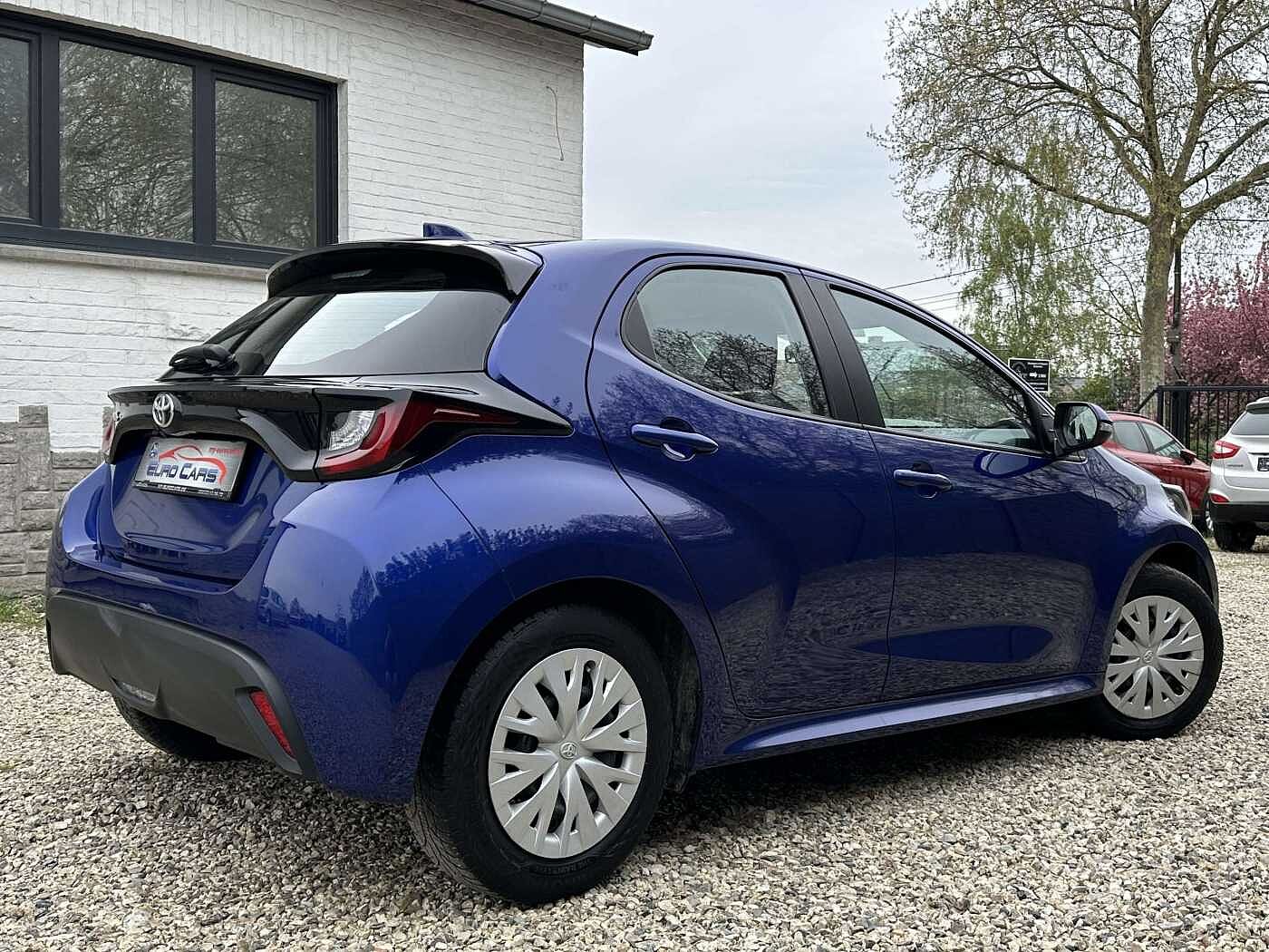 Toyota Yaris 1.5i Dual VVT-iE Dynamic EURO 6D! LED/CARPLAY/CAMERA/ADAPTIVE CRUISE/LANE ASSIST
