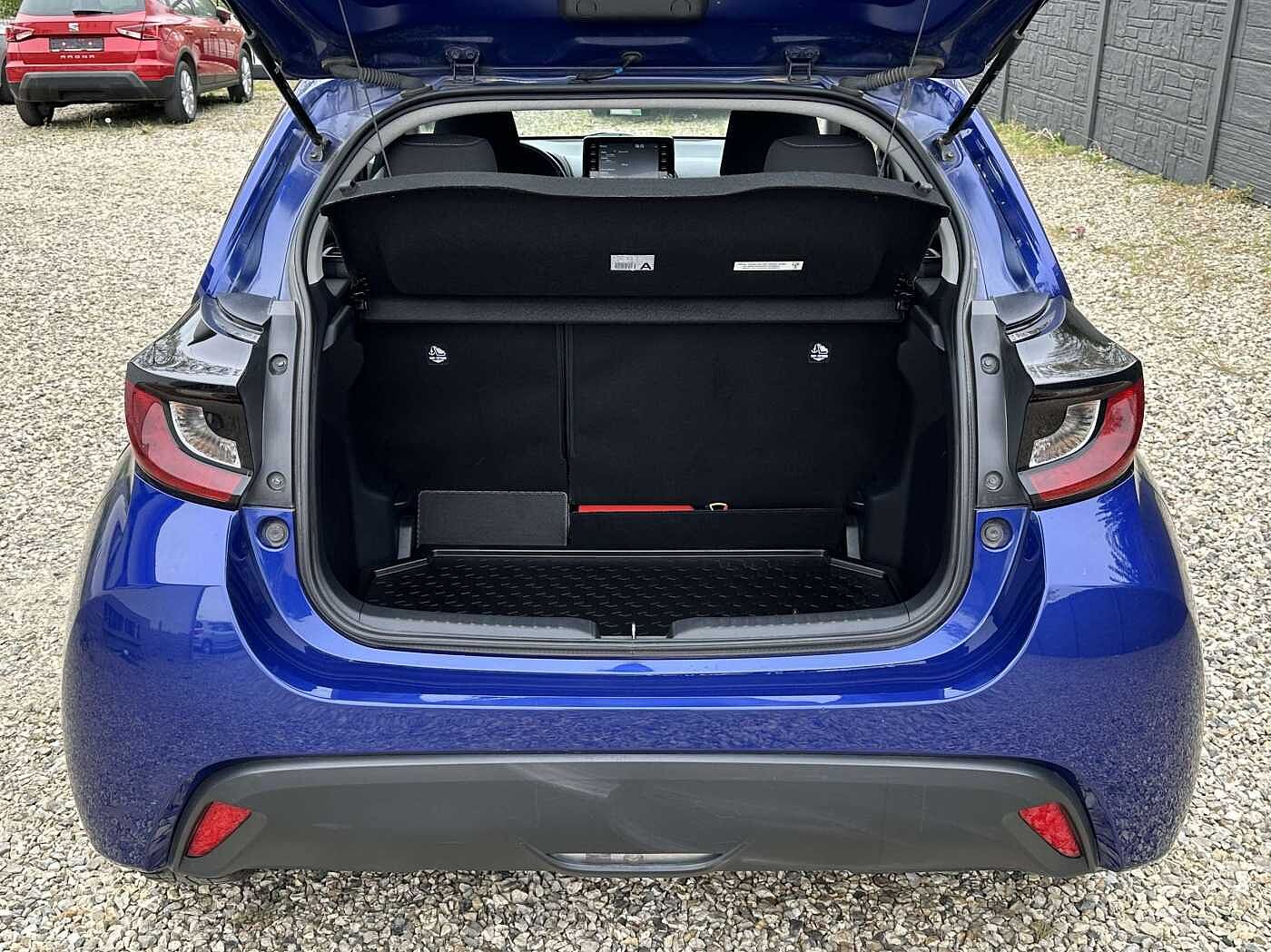 Toyota Yaris 1.5i Dual VVT-iE Dynamic EURO 6D! LED/CARPLAY/CAMERA/ADAPTIVE CRUISE/LANE ASSIST