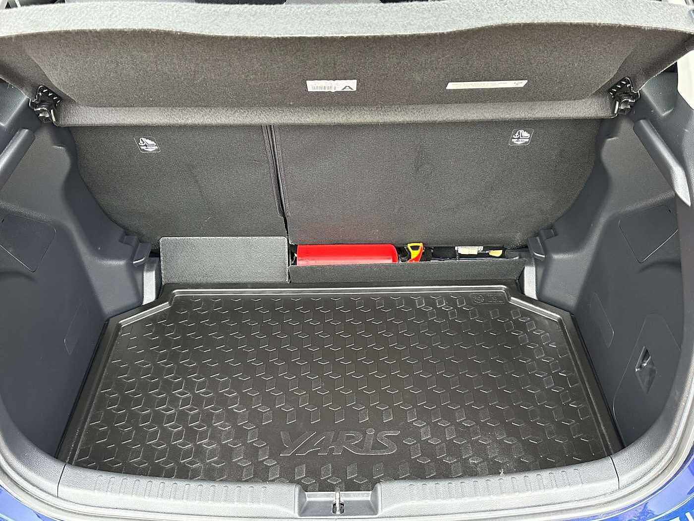 Toyota Yaris 1.5i Dual VVT-iE Dynamic EURO 6D! LED/CARPLAY/CAMERA/ADAPTIVE CRUISE/LANE ASSIST