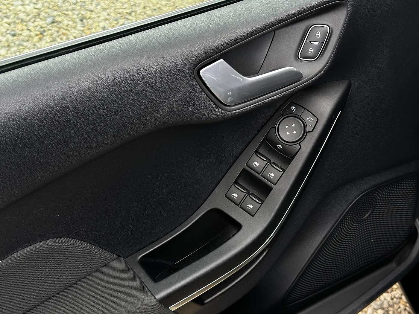 Ford Fiesta 1.0 EcoBoost Titanium FULL LED/CARPLAY/SENSOR/CRUISE ADAPTATIF/EURO 6D