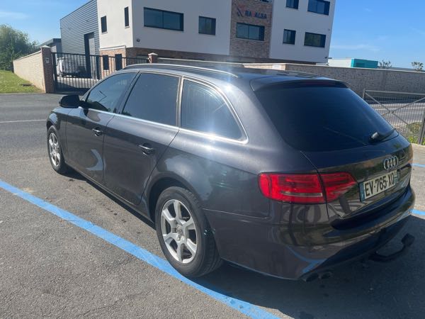 Audi A4 IV (2) AVANT 2.0 TDI 143 AMBIENTE MULTITRONIC